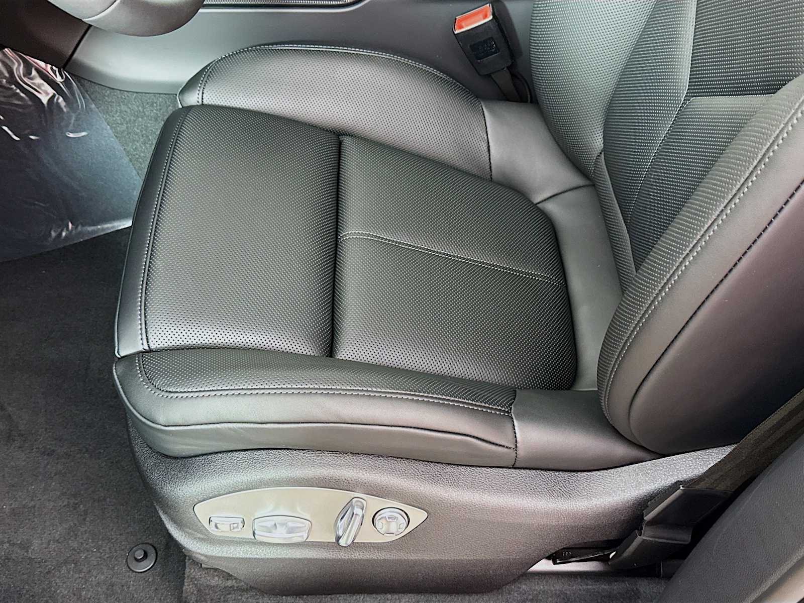 Thumbnail: 2025 Porsche Macan - 15