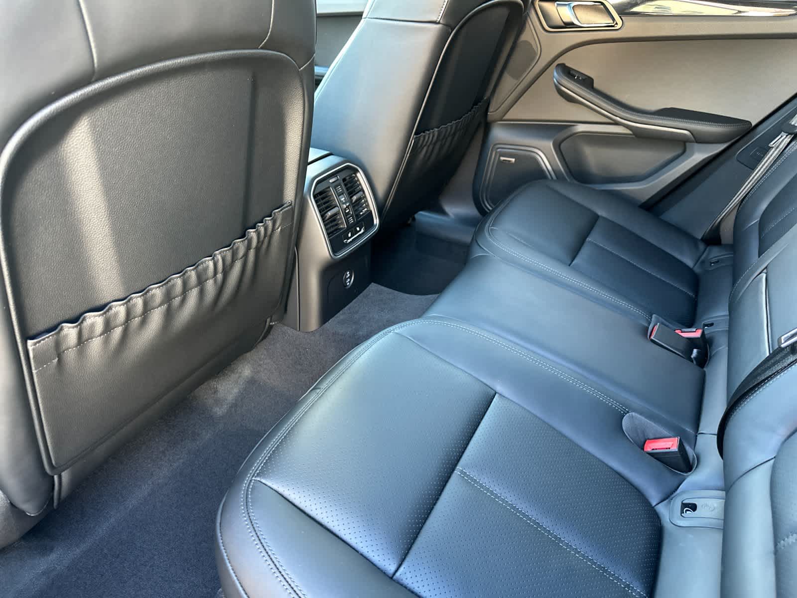 Thumbnail: 2026 Porsche Macan - 13