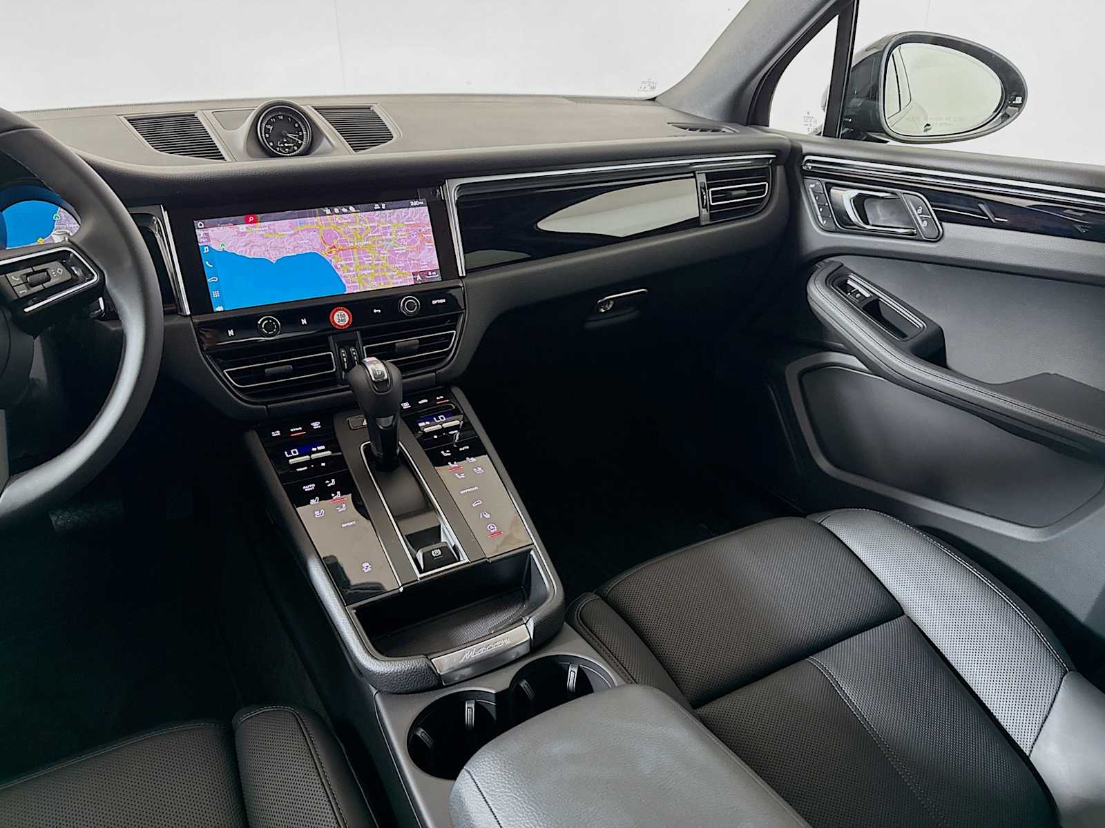 Thumbnail: 2025 Porsche Macan - 19