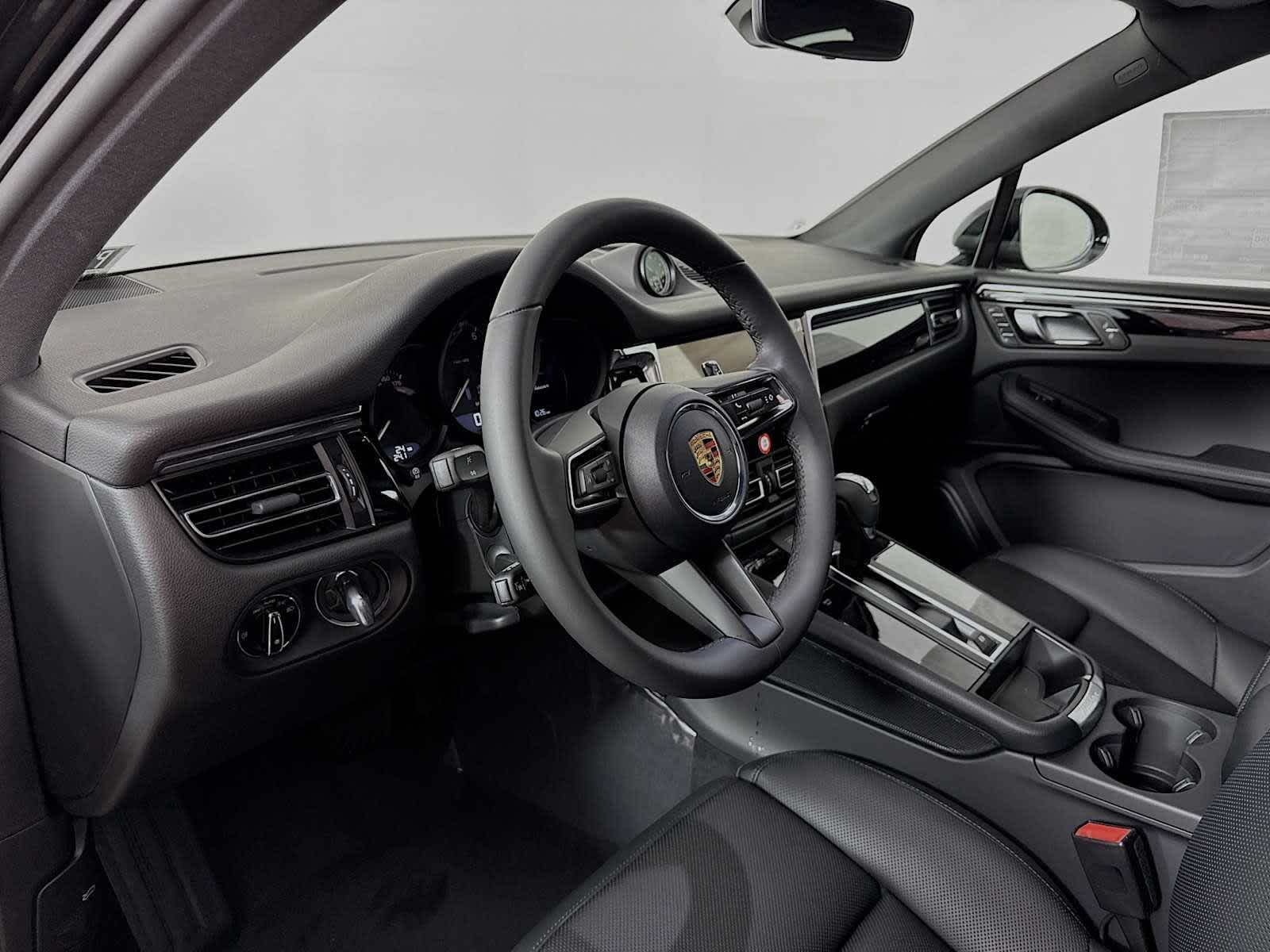 Thumbnail: 2026 Porsche Macan - 4