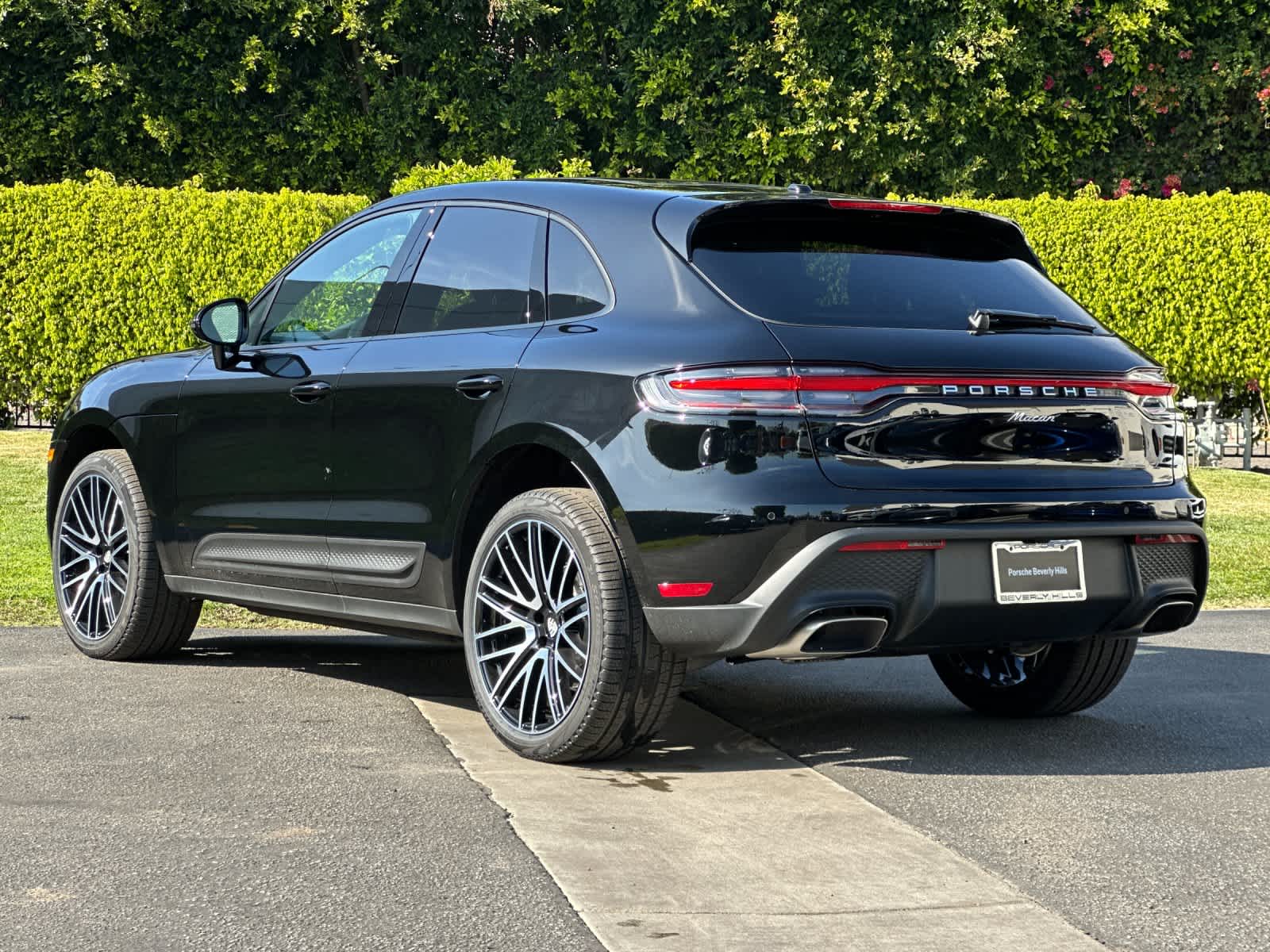 Thumbnail: 2026 Porsche Macan - 3
