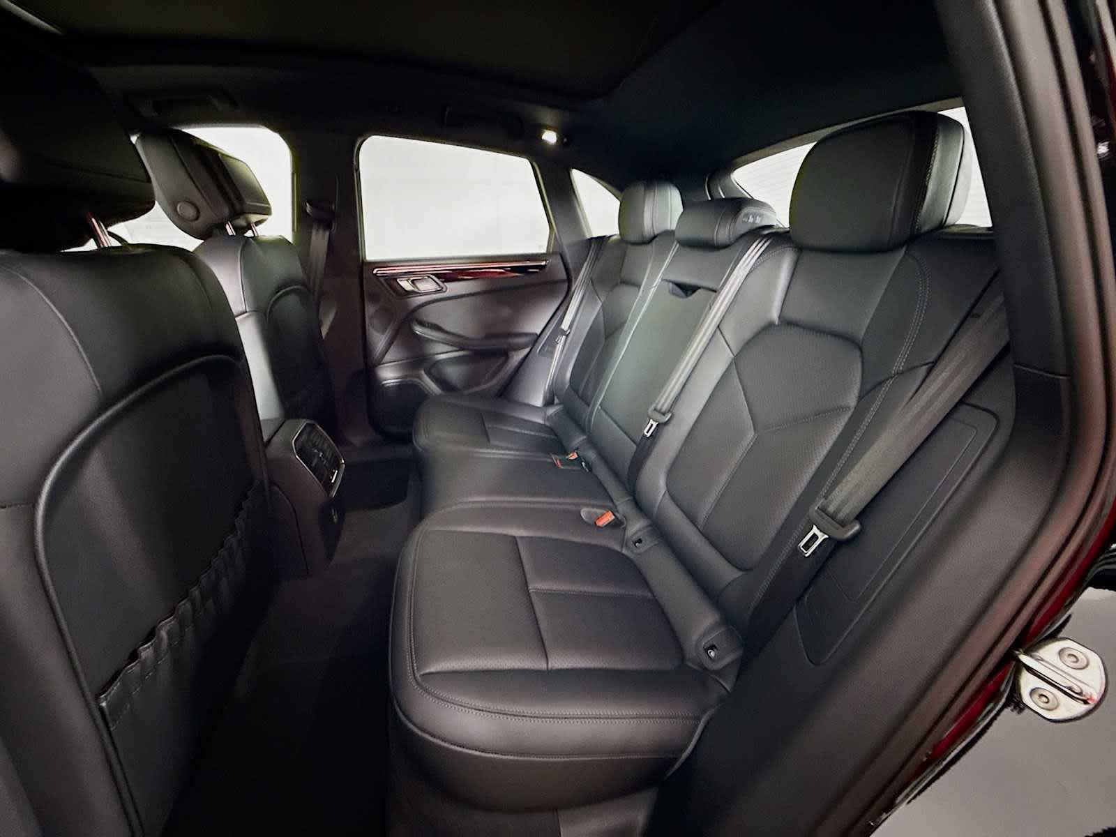 Thumbnail: 2025 Porsche Macan - 17