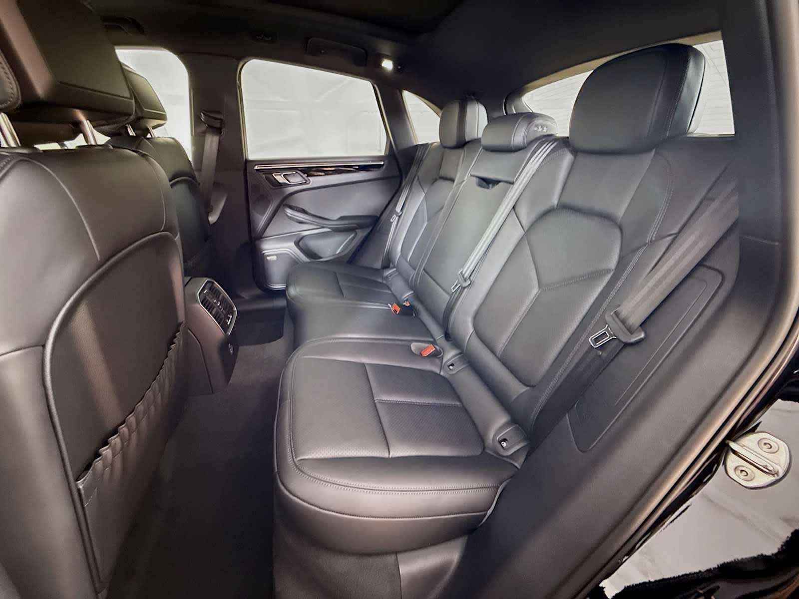 Thumbnail: 2026 Porsche Macan - 17