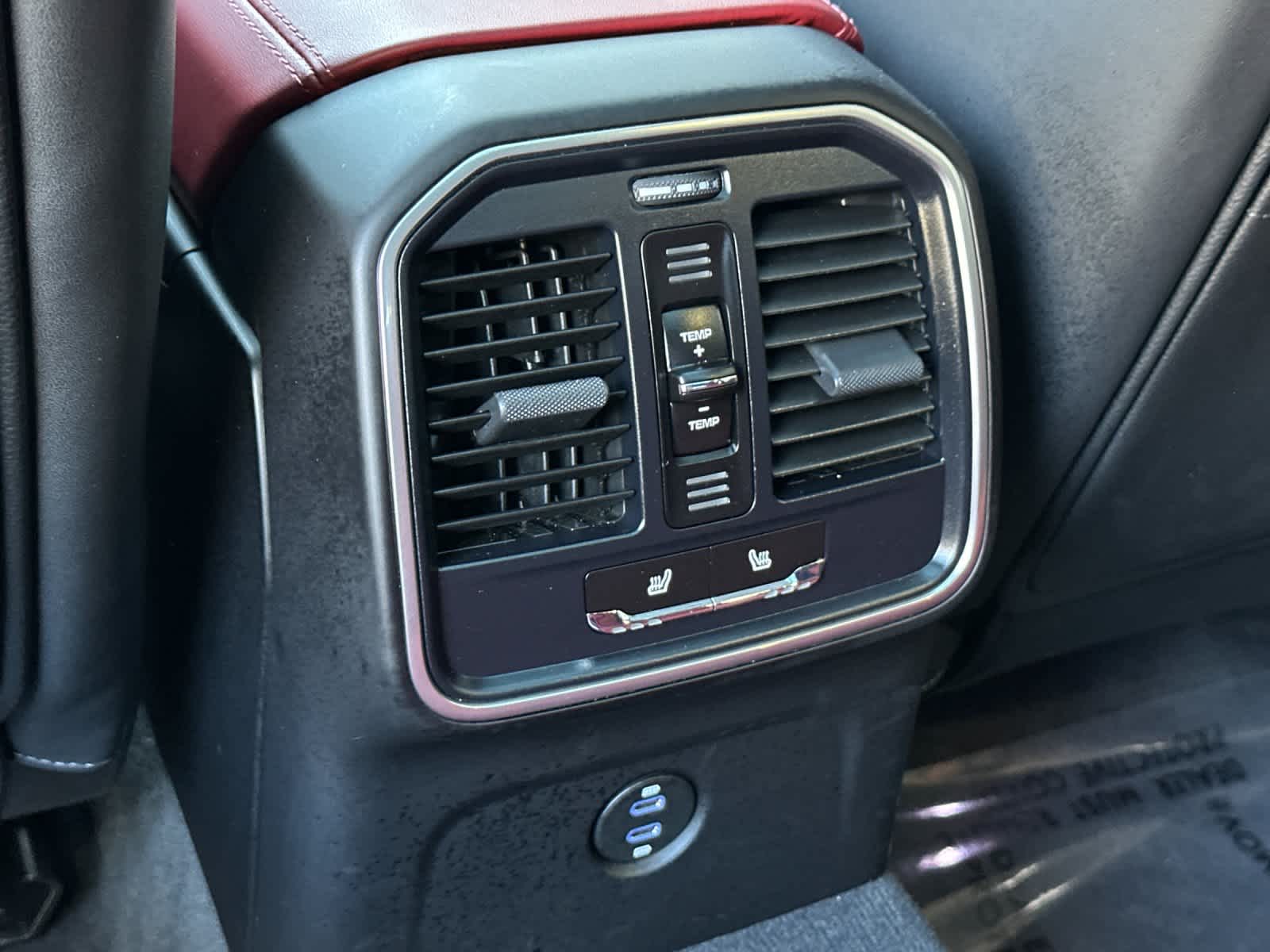 Thumbnail: 2025 Porsche Macan - 14