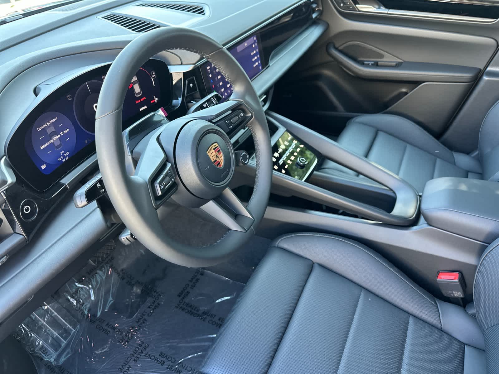 Thumbnail: 2026 Porsche Macan - 4