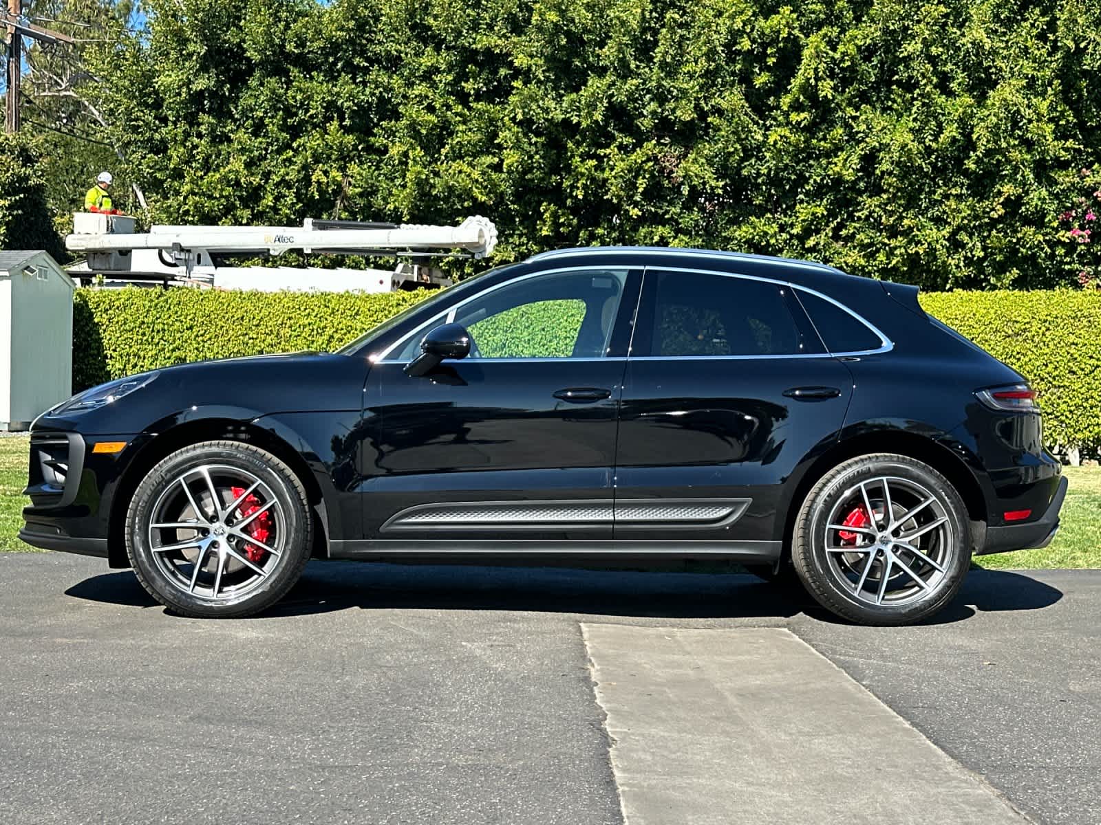 Thumbnail: 2026 Porsche Macan - 2