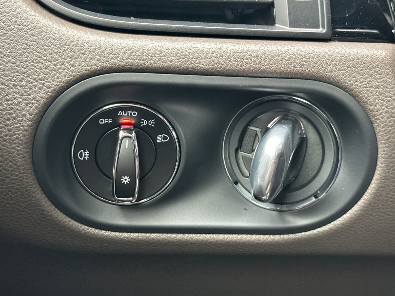 Thumbnail: 2026 Porsche Macan - 30