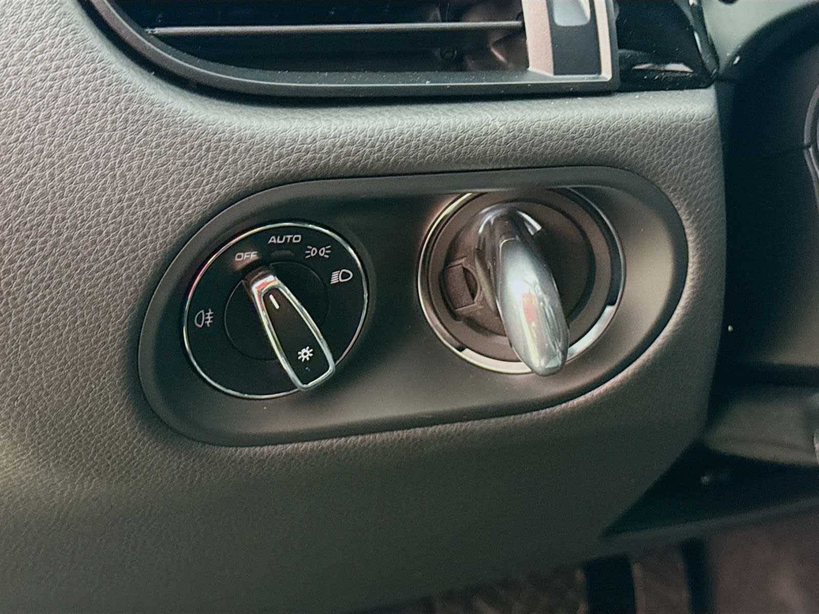 Thumbnail: 2025 Porsche Macan - 11