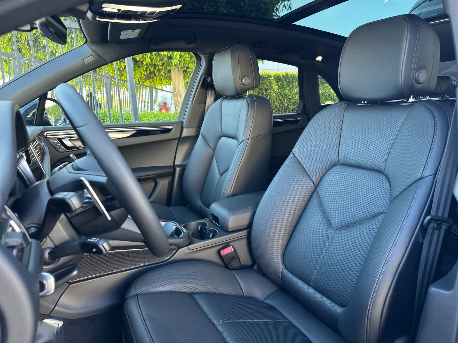 Thumbnail: 2026 Porsche Macan - 5