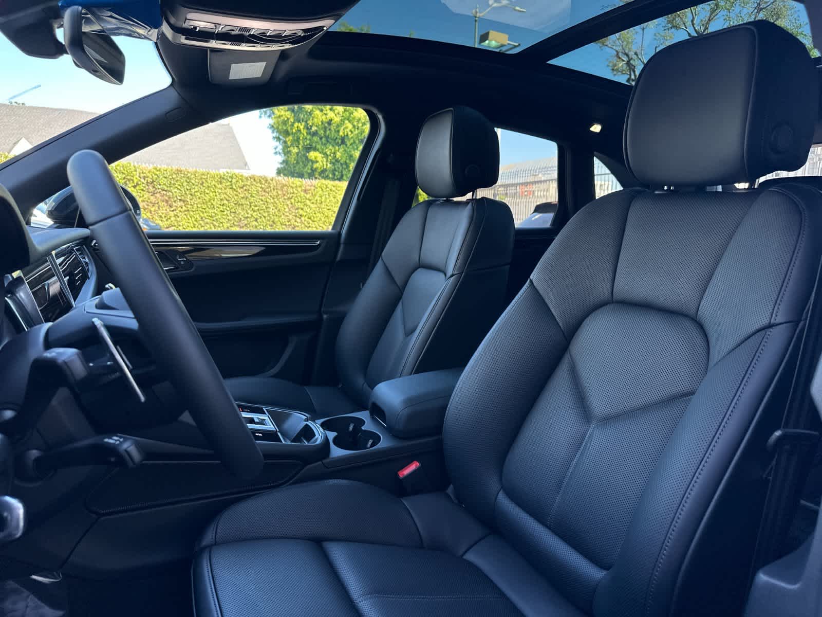 Thumbnail: 2026 Porsche Macan - 5