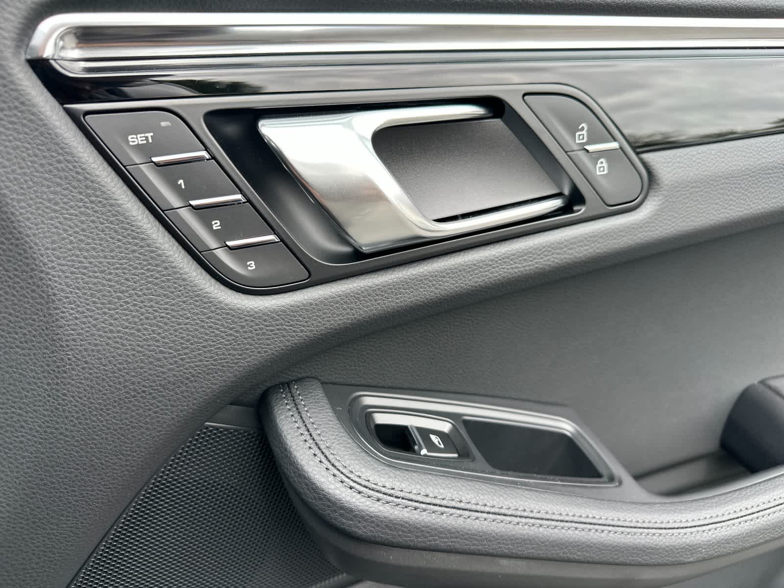 Thumbnail: 2026 Porsche Macan - 19