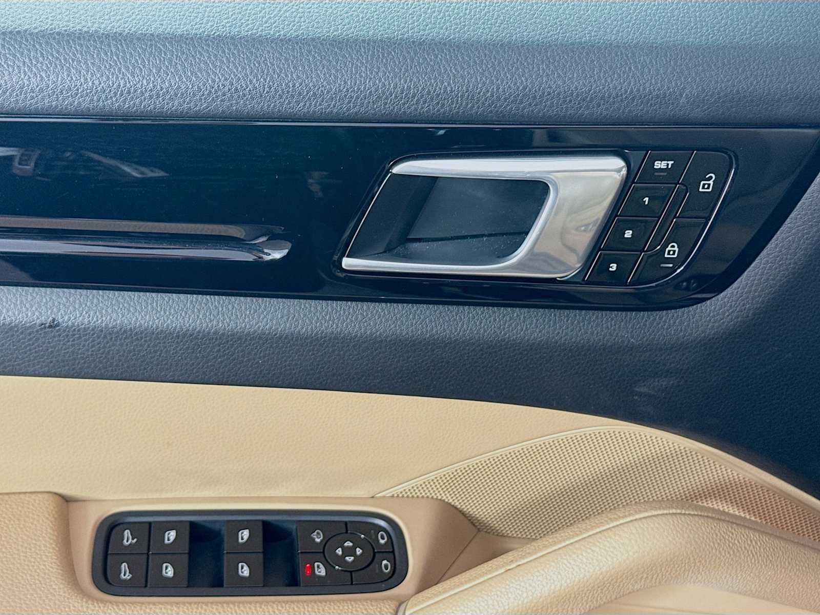 Thumbnail: 2020 Porsche Cayenne - 15