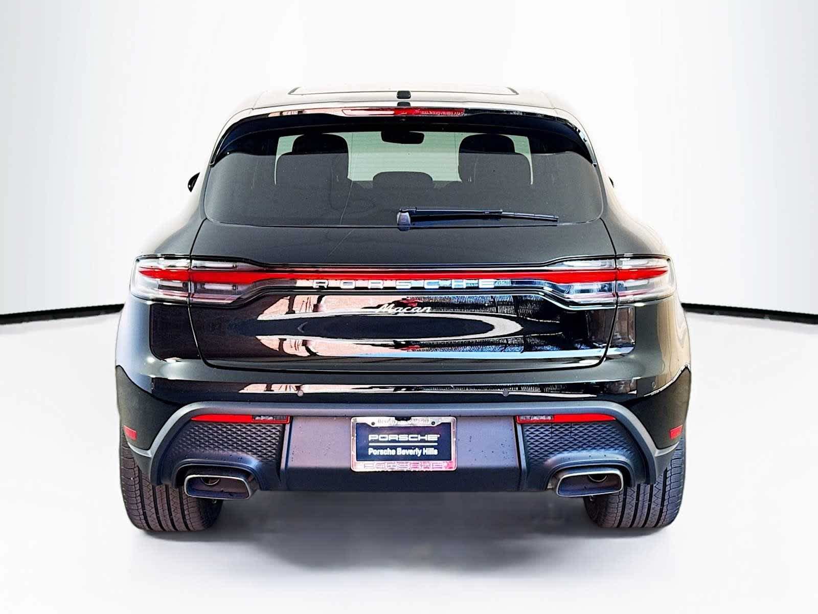 Thumbnail: 2026 Porsche Macan - 10