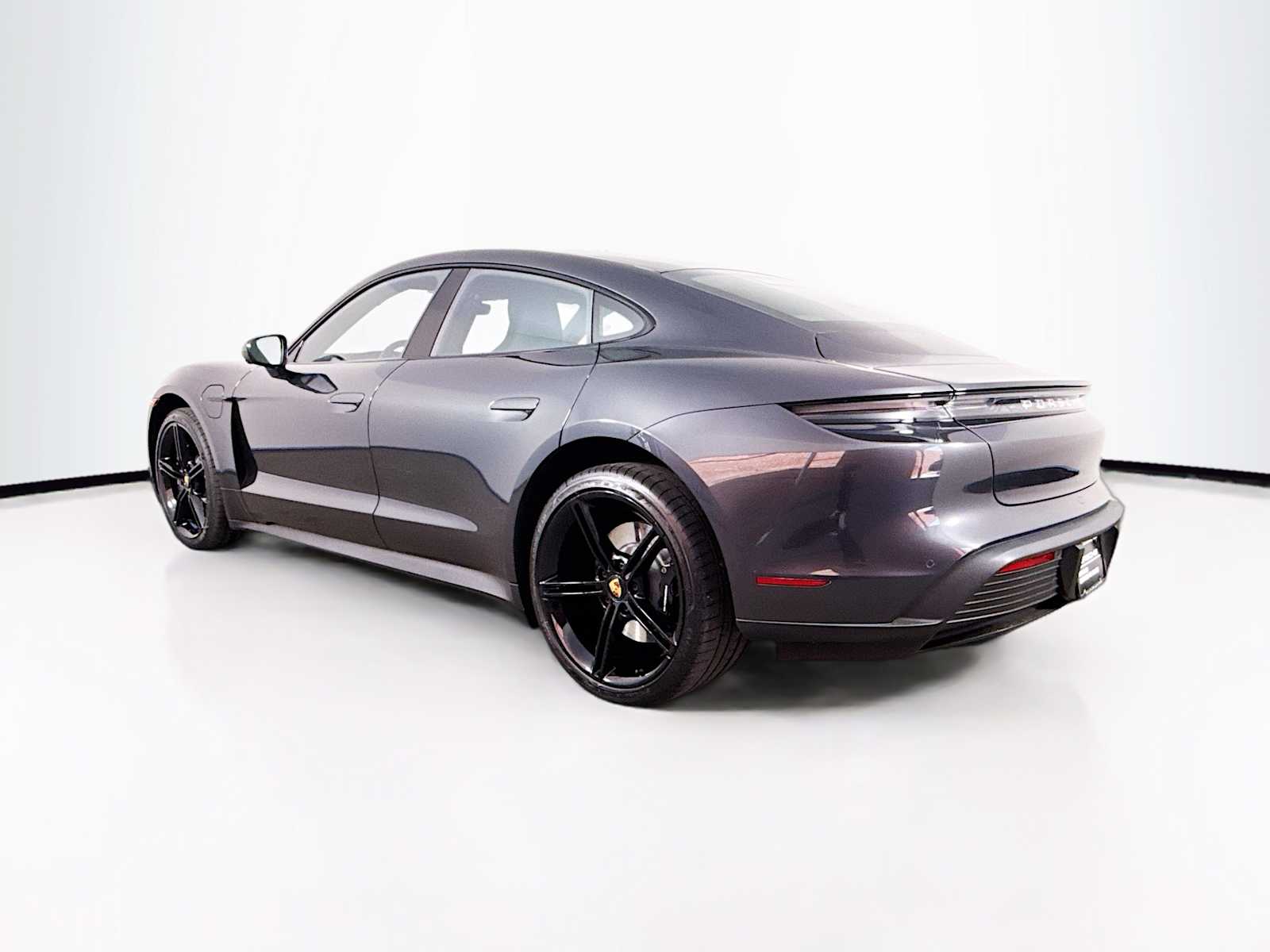 Thumbnail: 2023 Porsche Taycan - 3