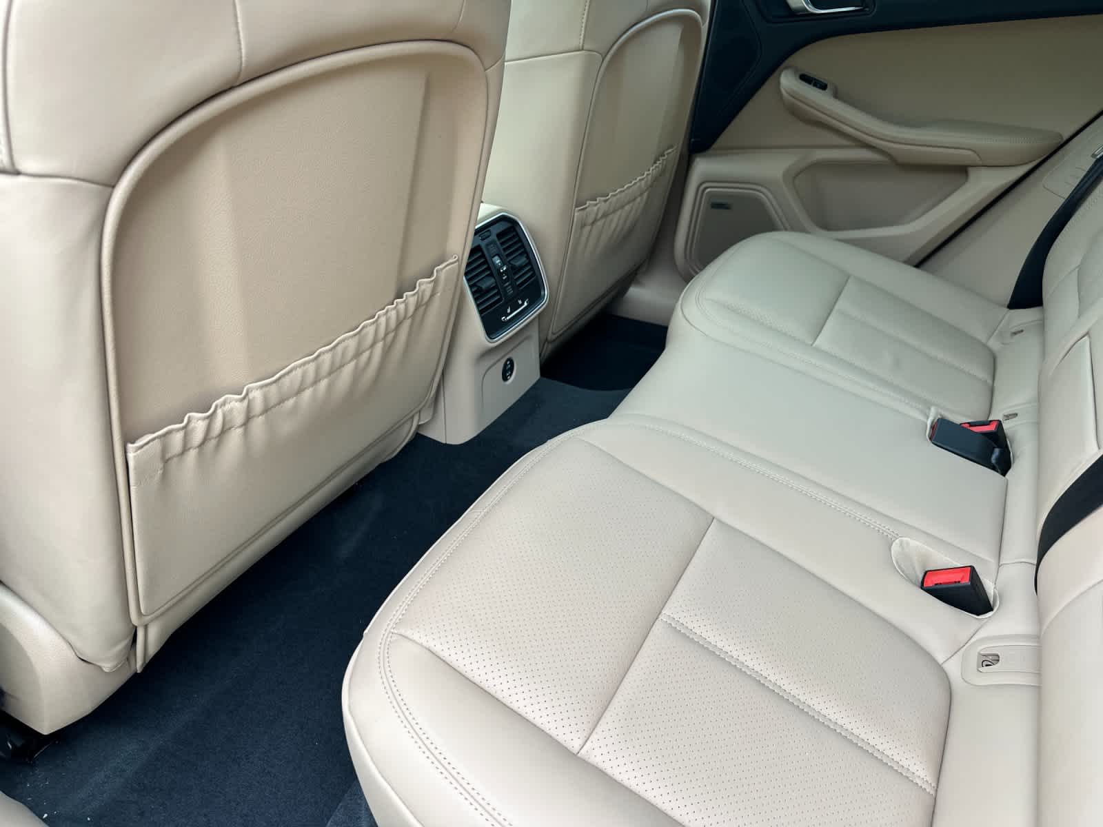 Thumbnail: 2026 Porsche Macan - 13