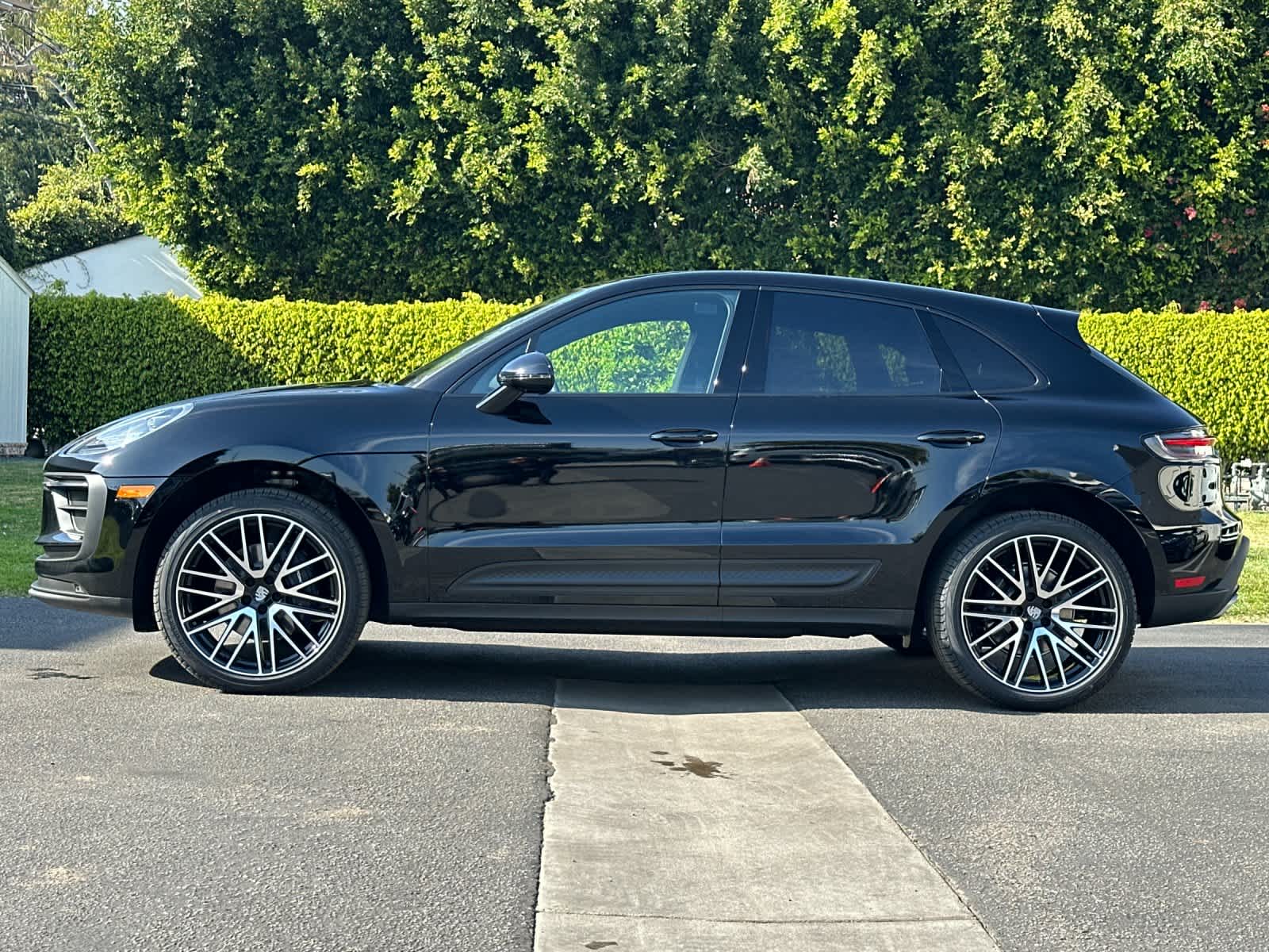 Thumbnail: 2026 Porsche Macan - 2