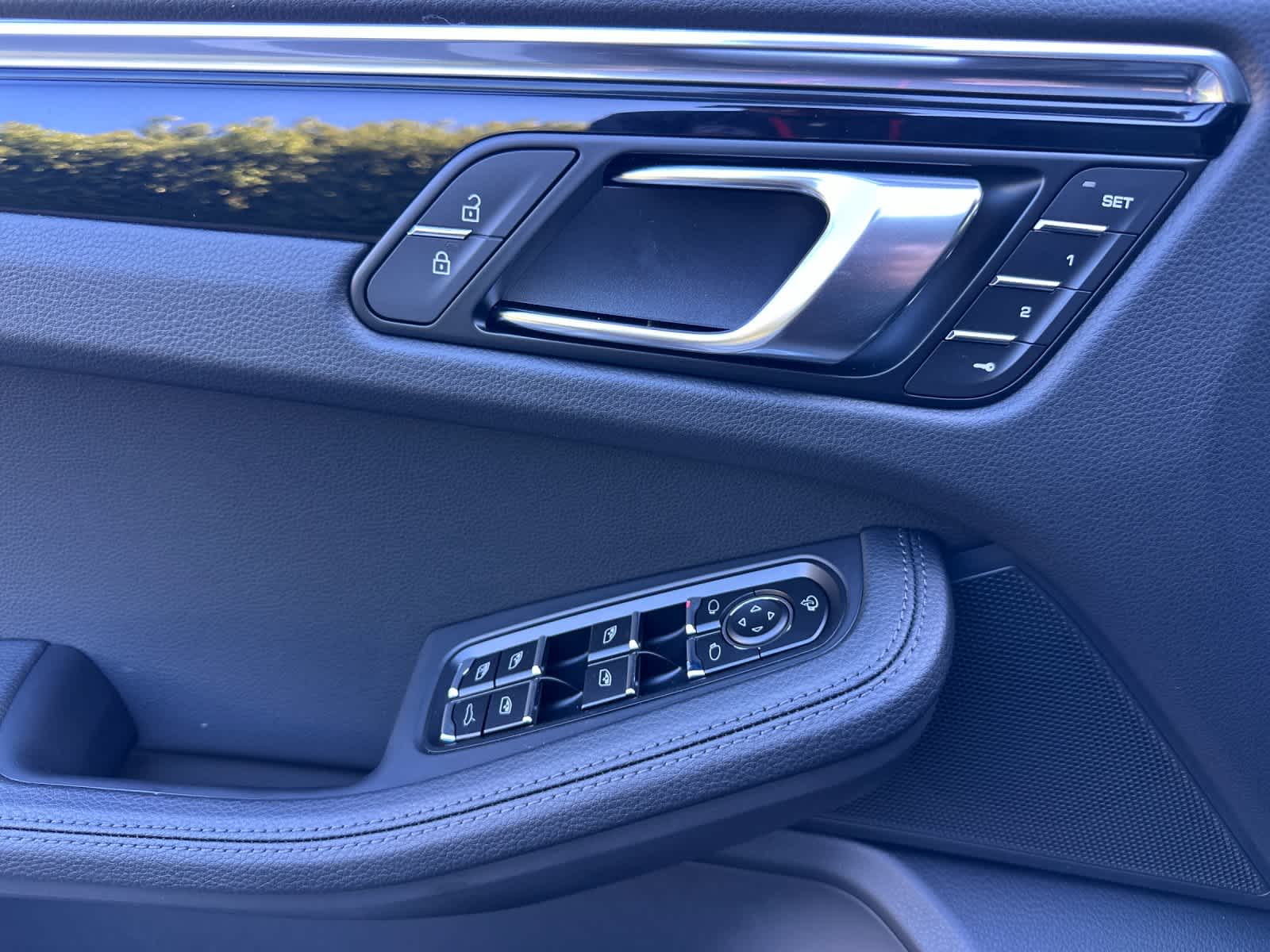 Thumbnail: 2026 Porsche Macan - 12