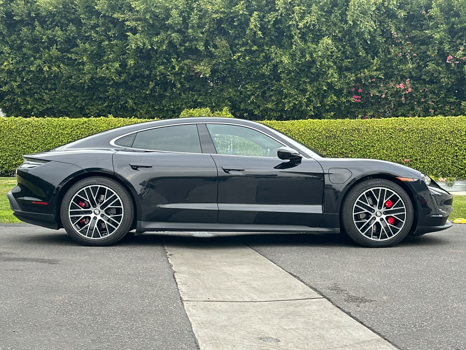 Thumbnail: 2022 Porsche Taycan - 9