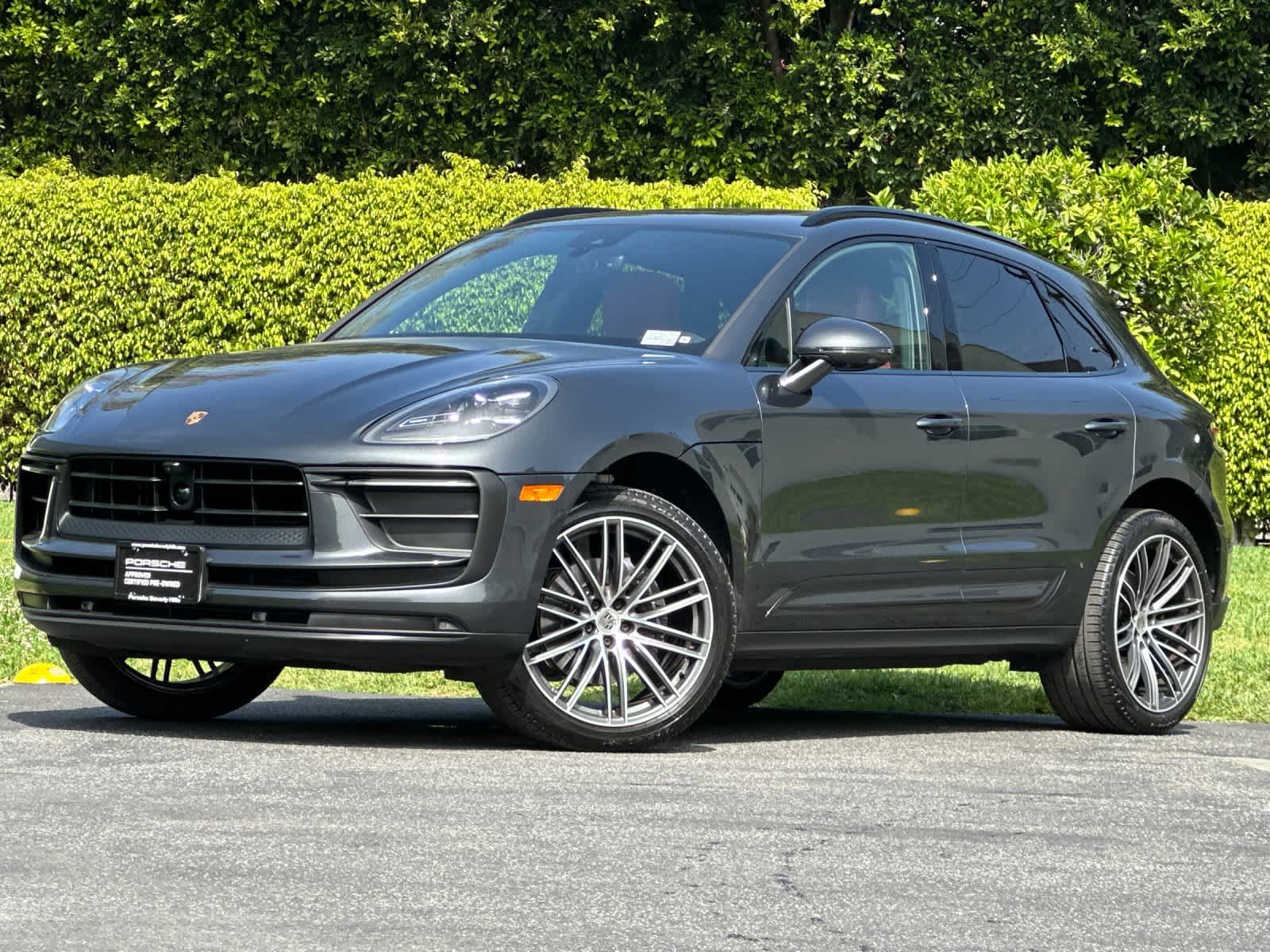 Thumbnail: 2025 Porsche Macan - 1
