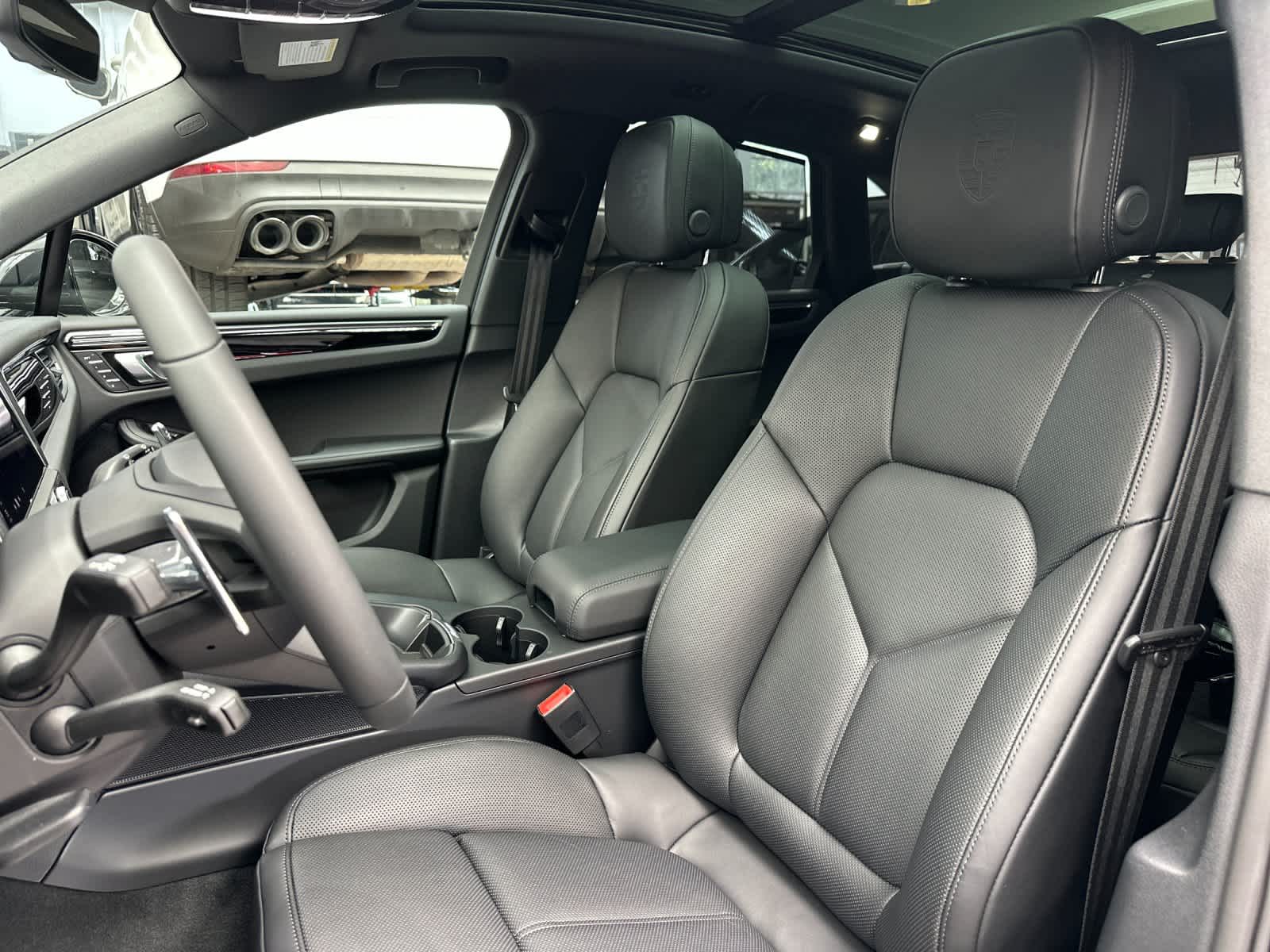 Thumbnail: 2026 Porsche Macan - 5