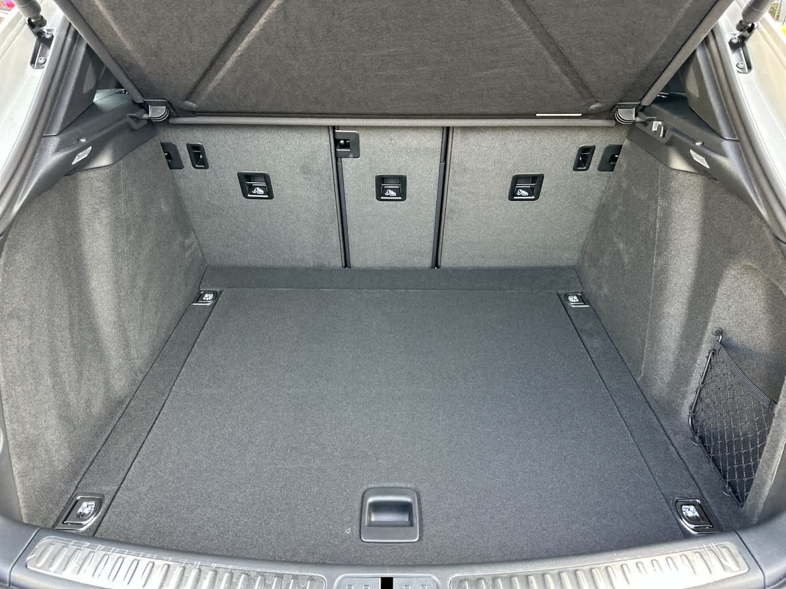 Thumbnail: 2026 Porsche Macan - 16