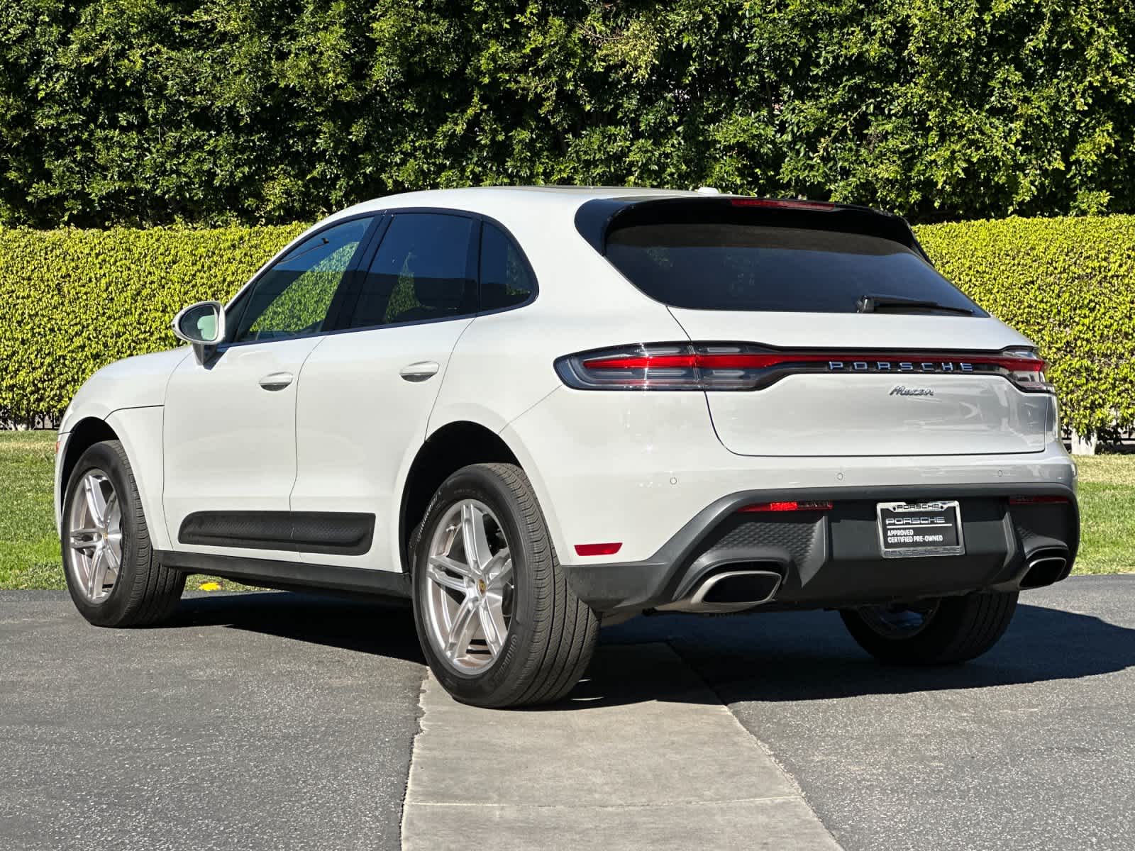 Thumbnail: 2025 Porsche Macan - 3