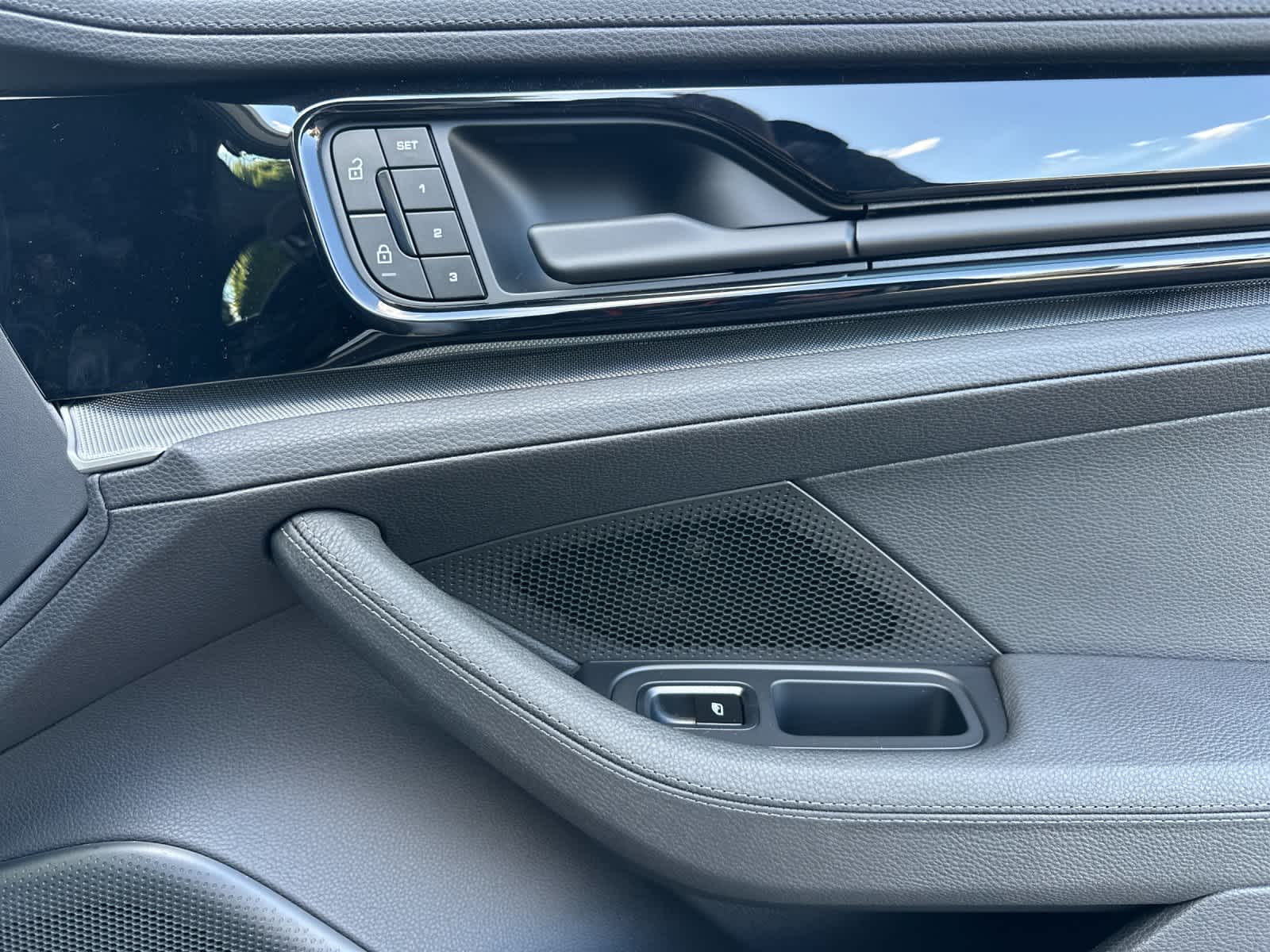 Thumbnail: 2026 Porsche Panamera - 18