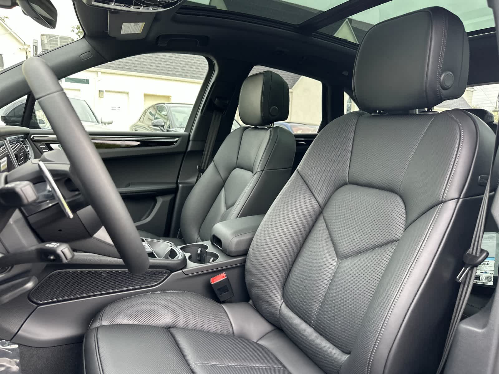 Thumbnail: 2026 Porsche Macan - 5