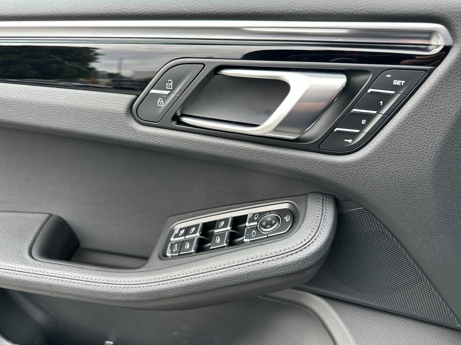 Thumbnail: 2023 Porsche Macan - 13