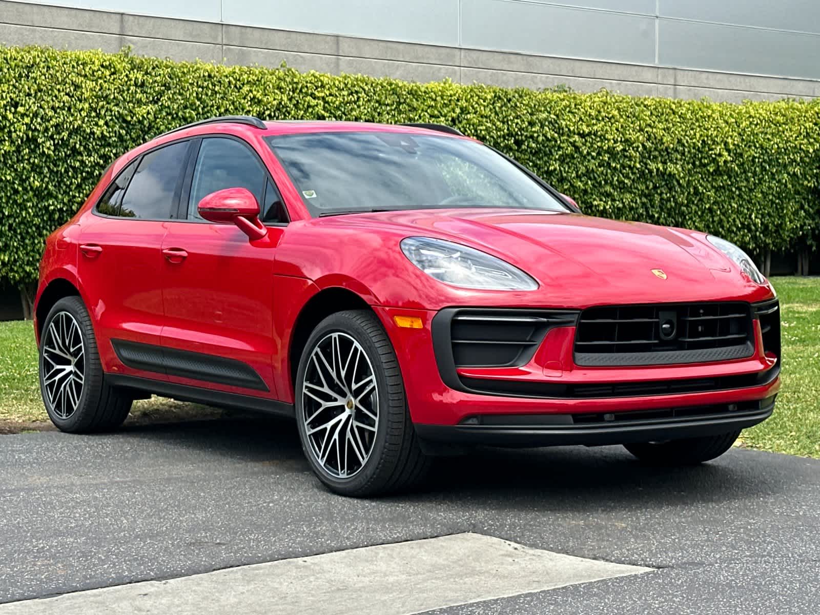 Thumbnail: 2026 Porsche Macan - 10