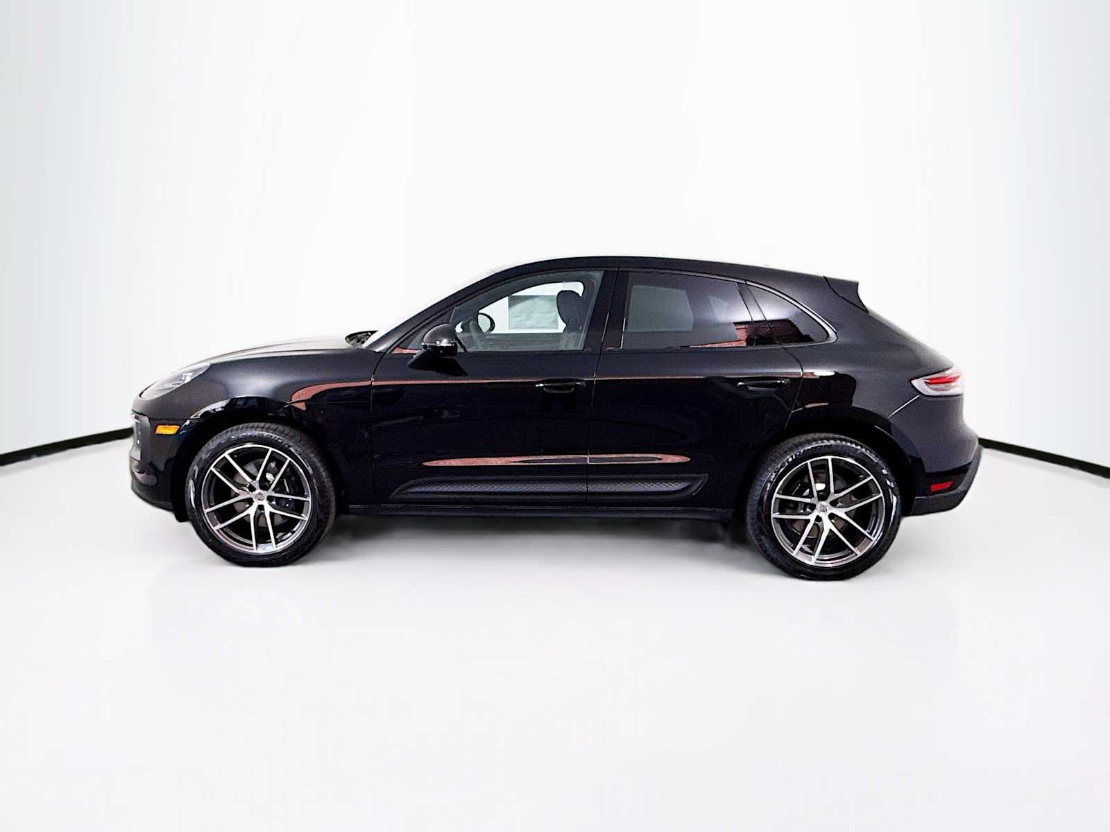 Thumbnail: 2025 Porsche Macan - 2