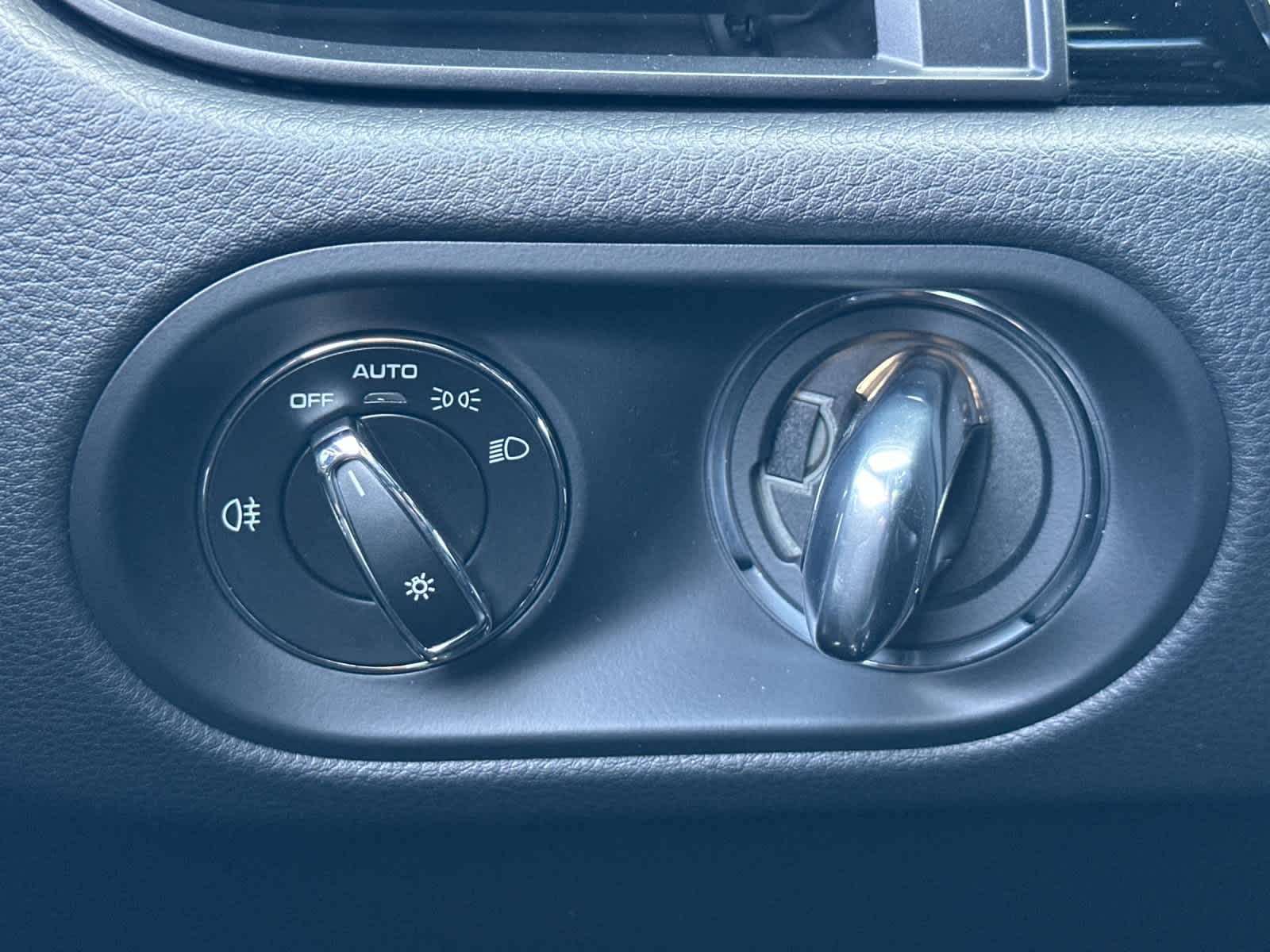 Thumbnail: 2026 Porsche Macan - 30