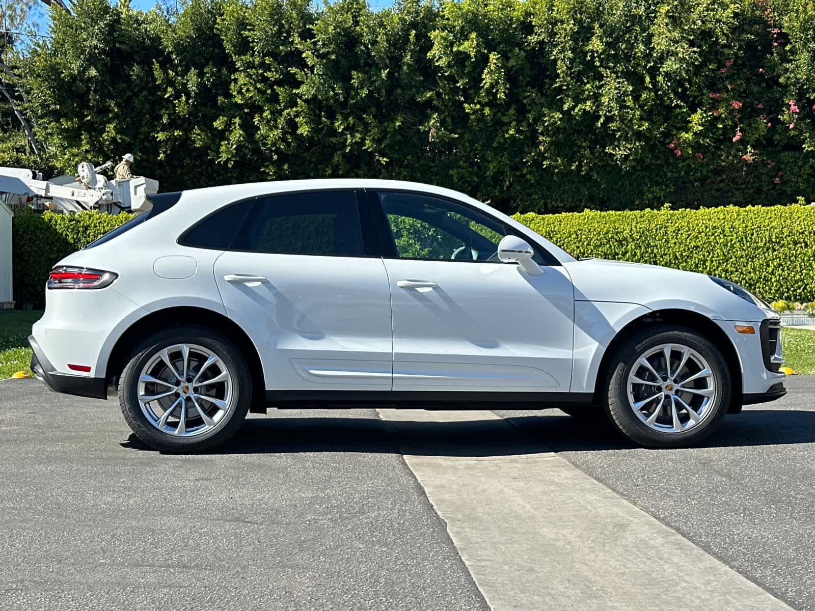 Thumbnail: 2026 Porsche Macan - 9