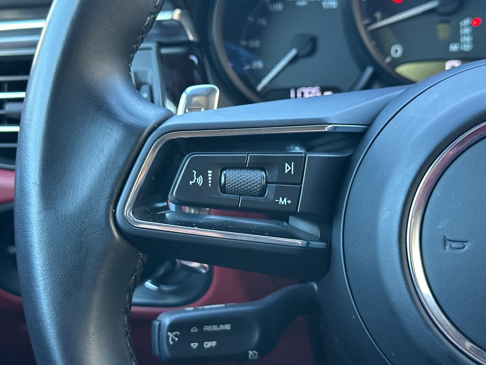 Thumbnail: 2022 Porsche Macan - 27