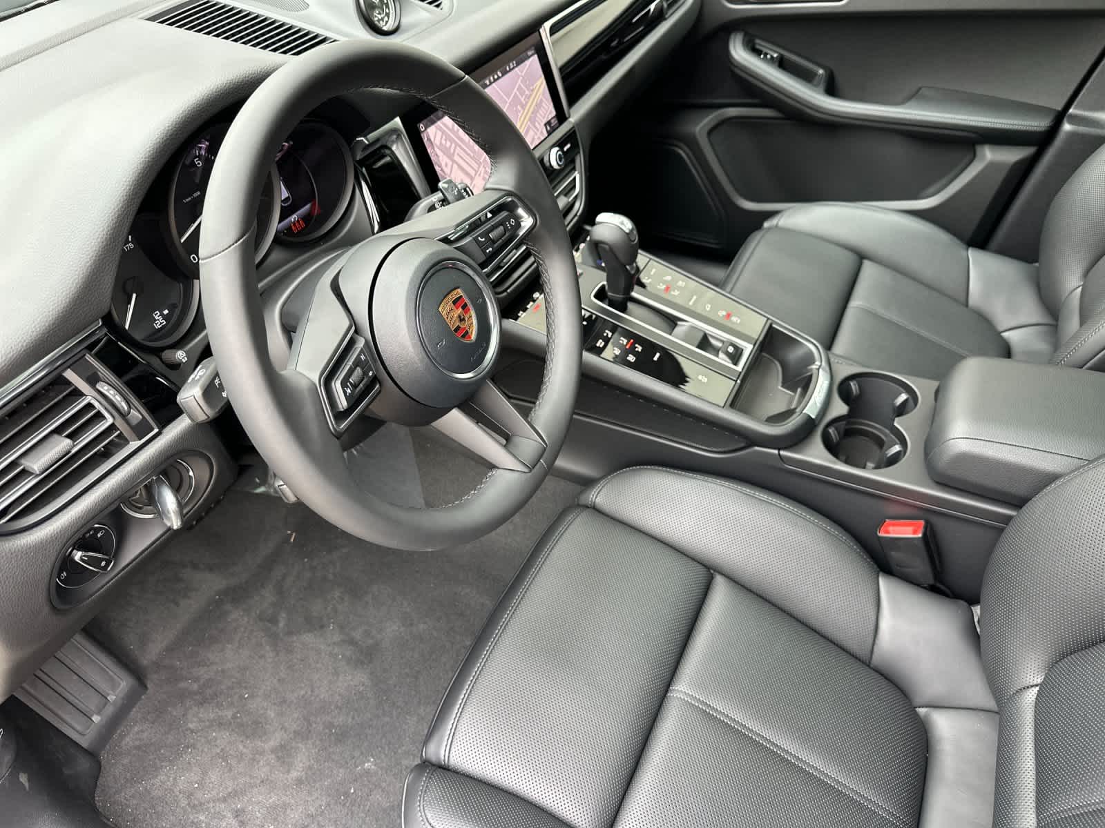 Thumbnail: 2026 Porsche Macan - 4