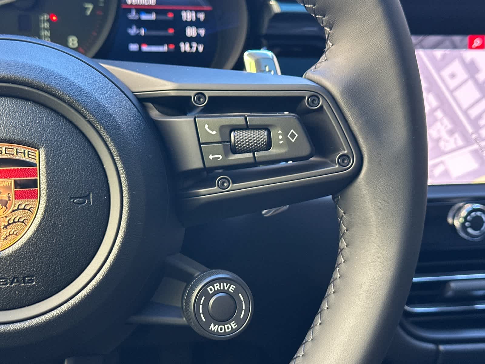 Thumbnail: 2026 Porsche Macan - 27