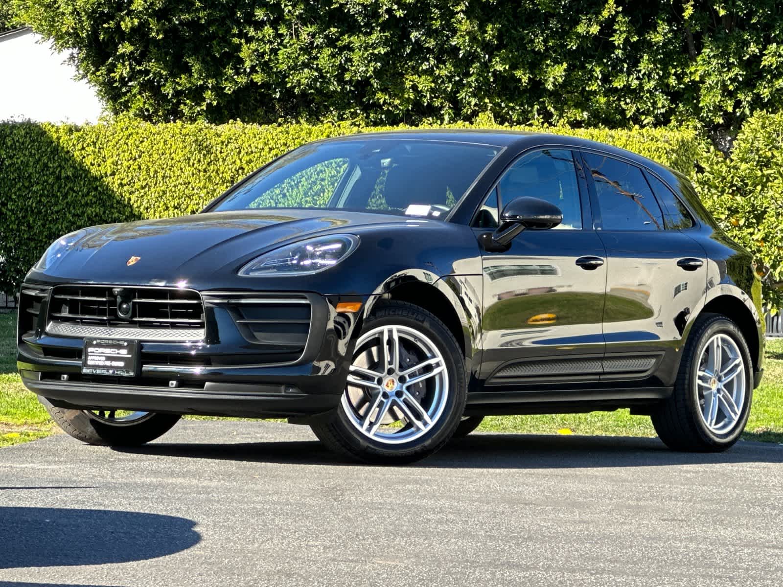 Thumbnail: 2025 Porsche Macan - 1