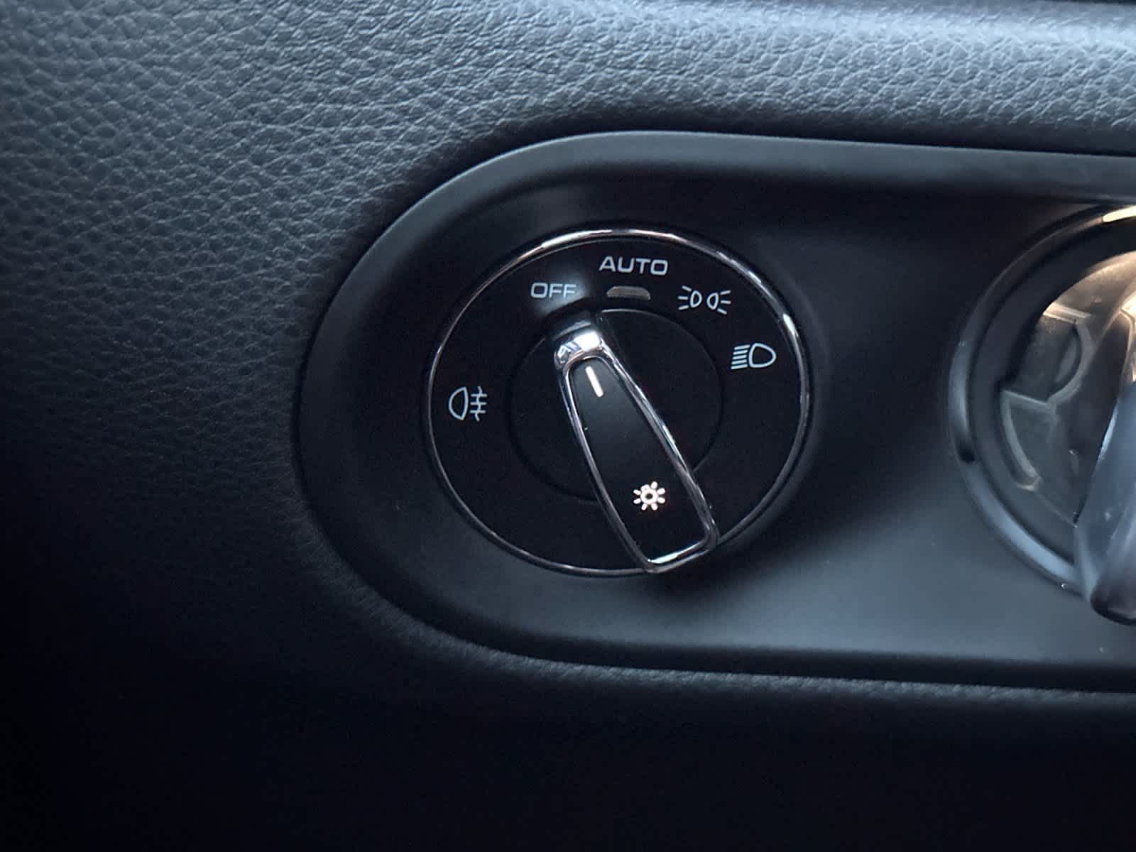 Thumbnail: 2025 Porsche Macan - 30