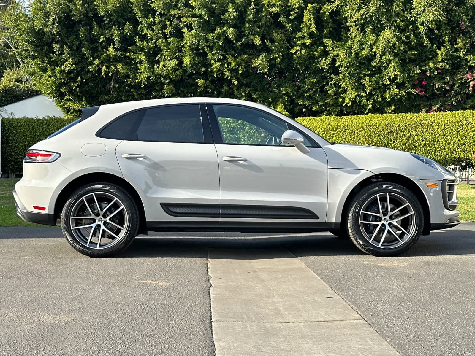 Thumbnail: 2026 Porsche Macan - 9