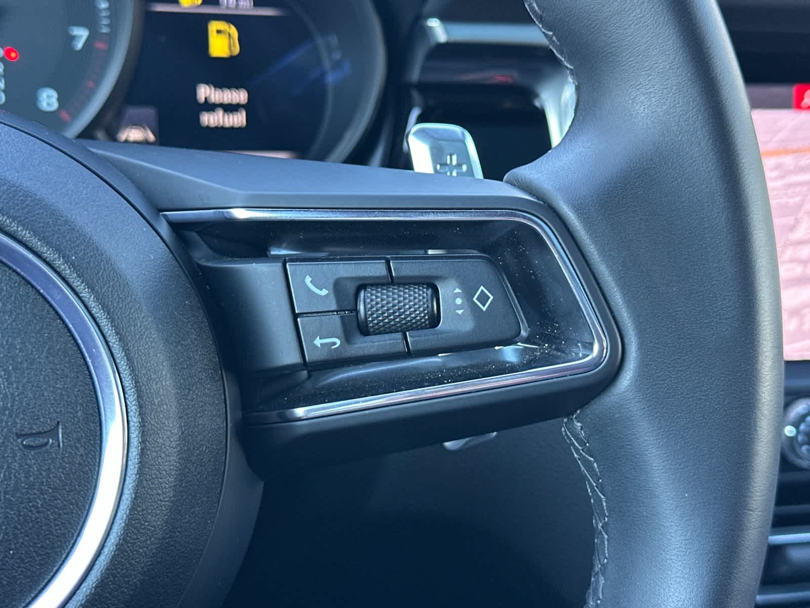 Thumbnail: 2025 Porsche Macan - 27