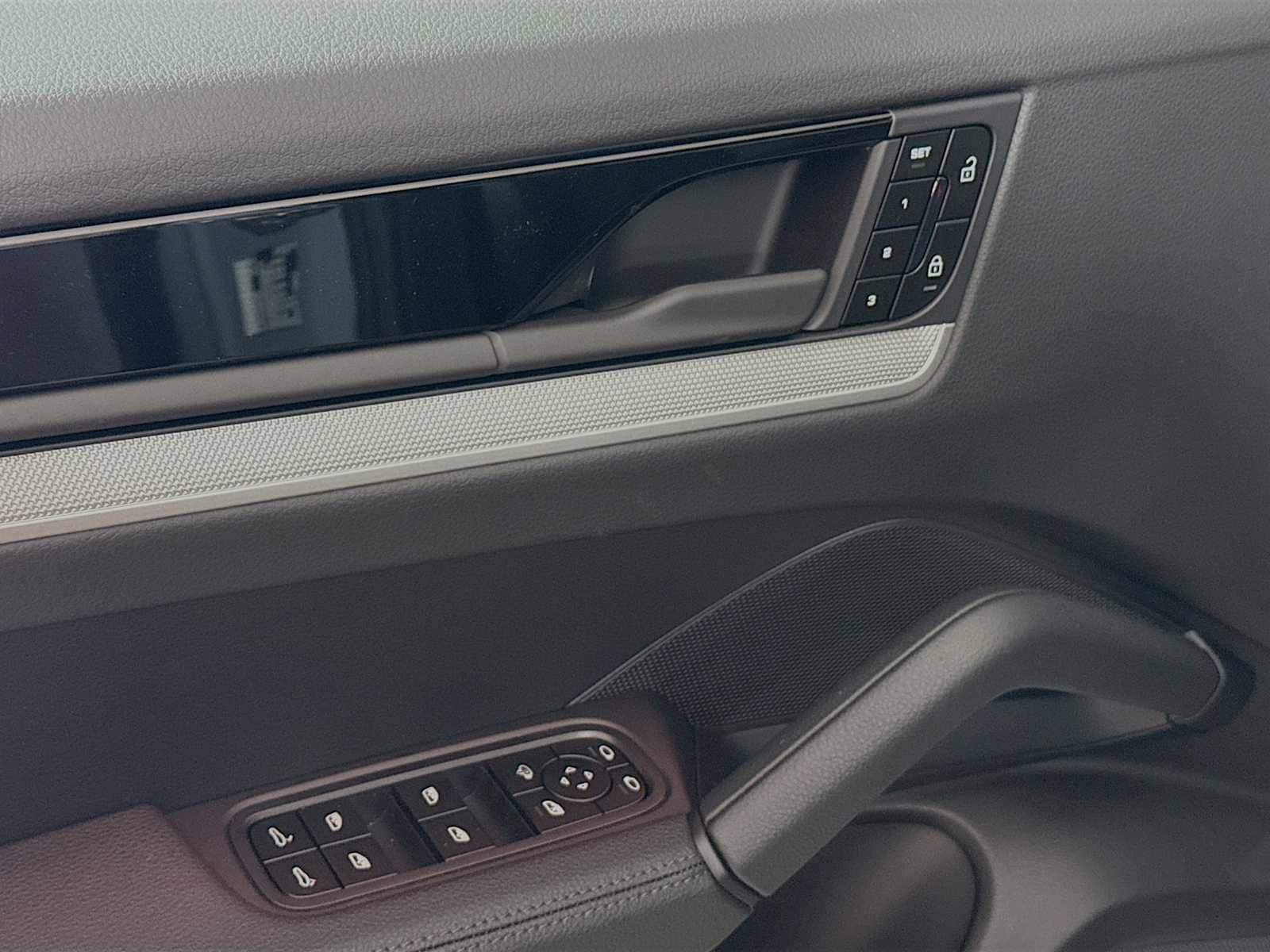 Thumbnail: 2025 Porsche Cayenne - 14