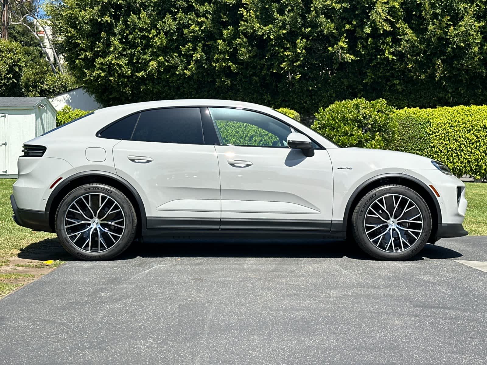 Thumbnail: 2026 Porsche Macan - 9