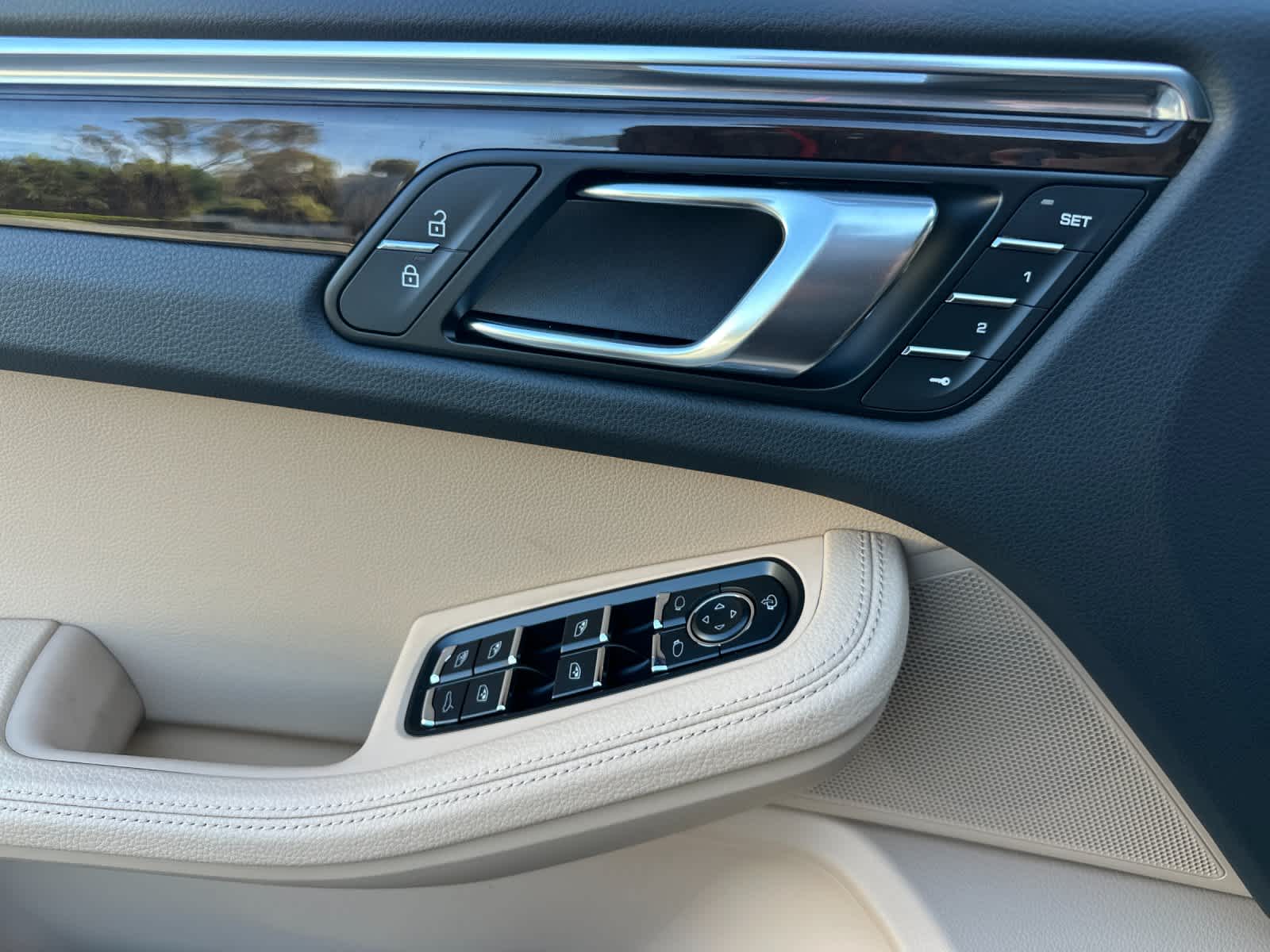 Thumbnail: 2026 Porsche Macan - 12