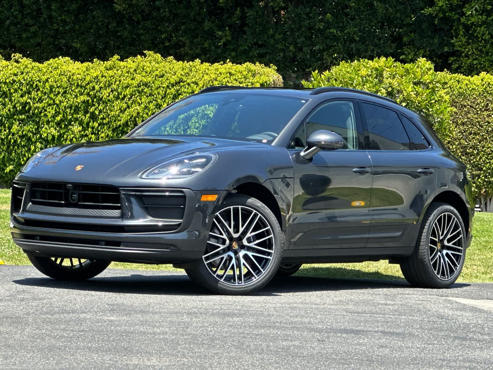 Thumbnail: 2026 Porsche Macan - 1