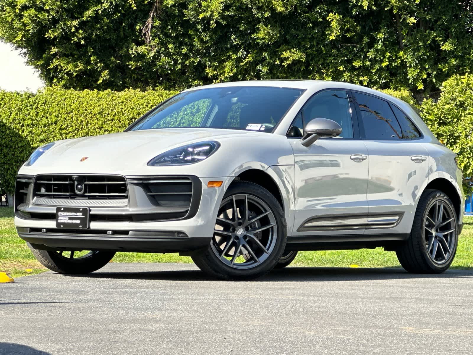 Thumbnail: 2025 Porsche Macan - 1