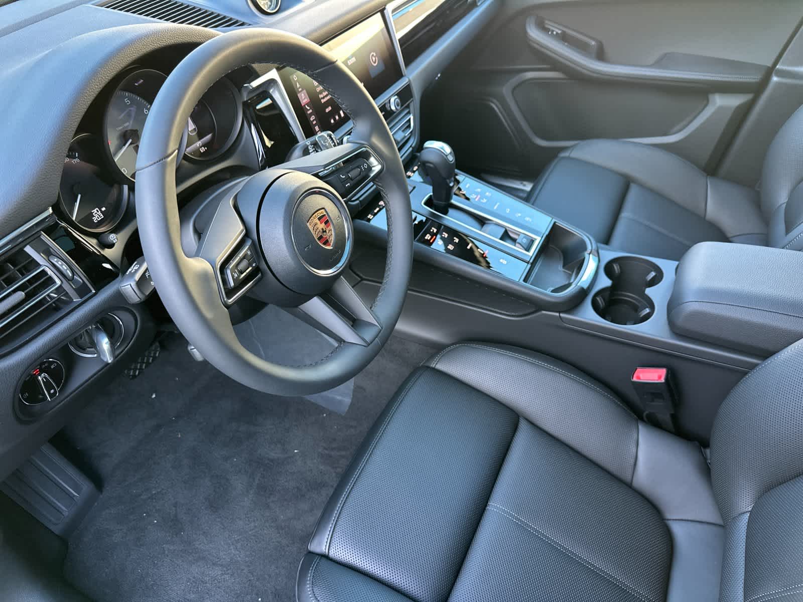 Thumbnail: 2025 Porsche Macan - 4