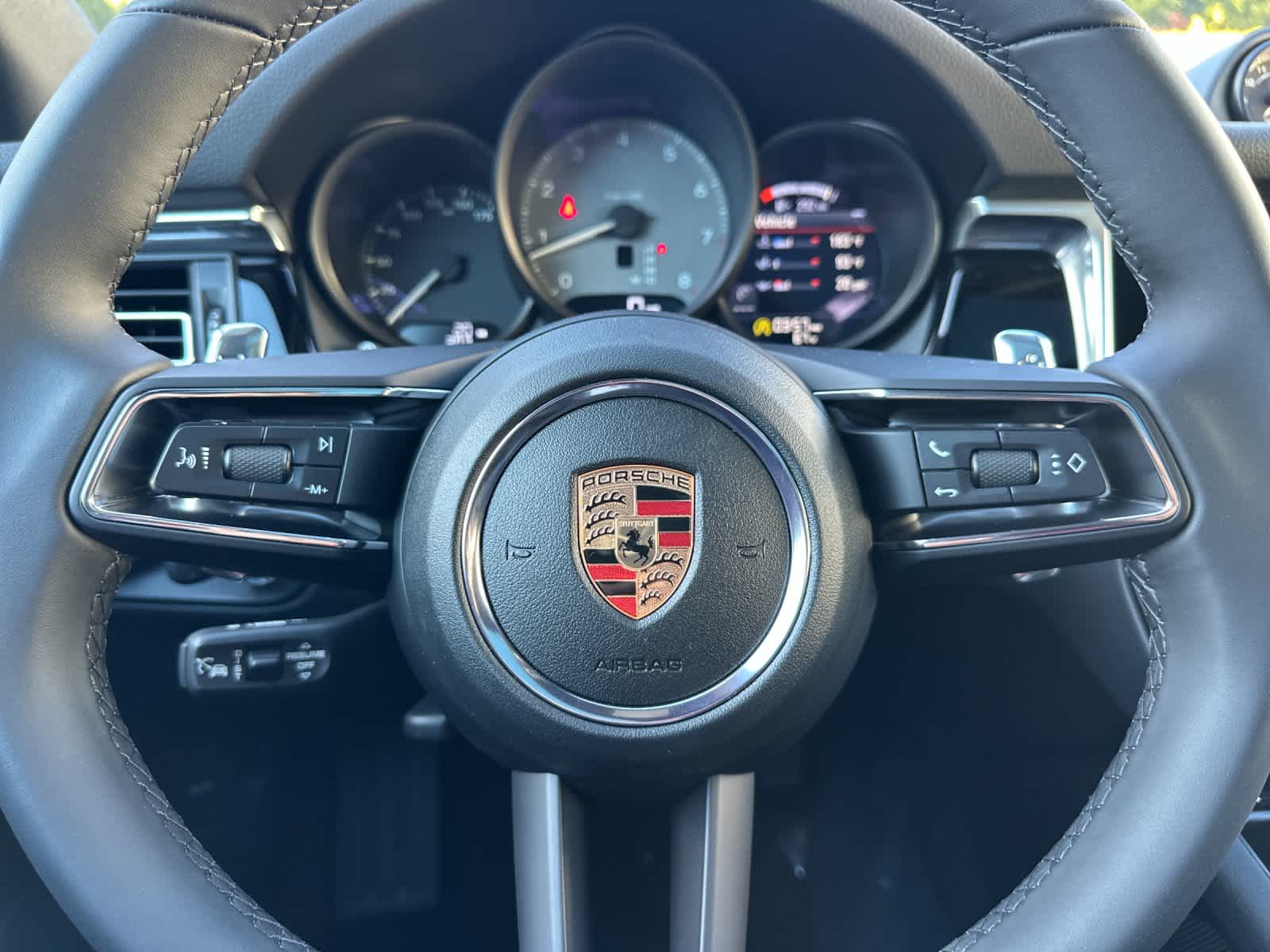 Thumbnail: 2025 Porsche Macan - 26