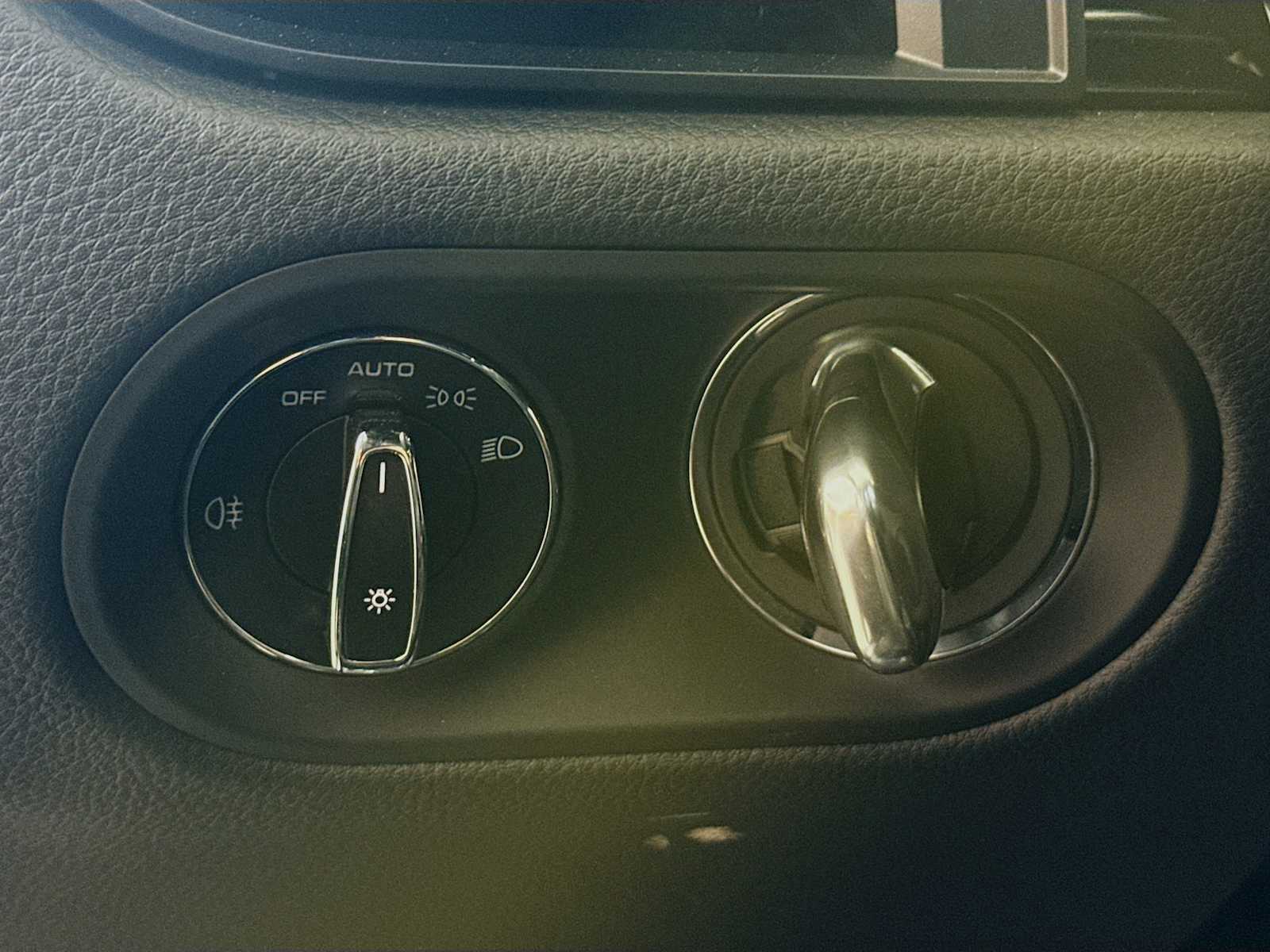 Thumbnail: 2025 Porsche Macan - 11