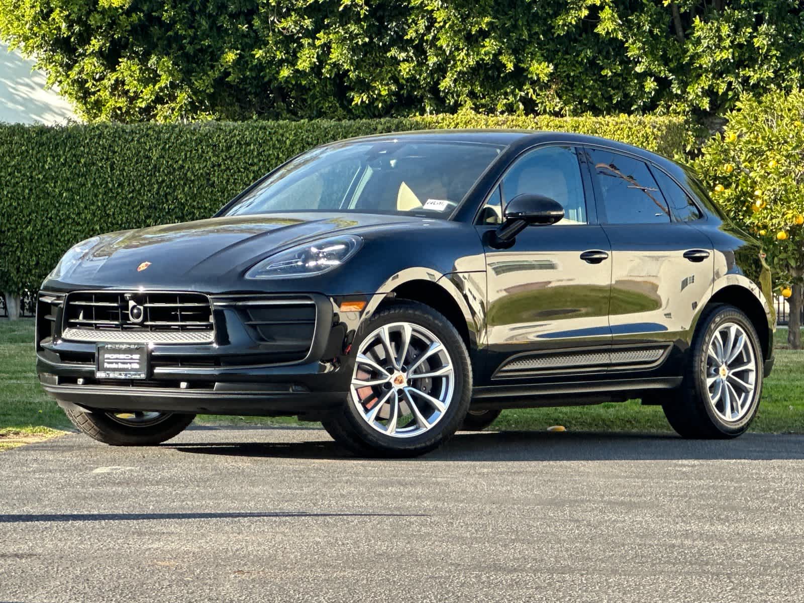 2024 Porsche Macan's photo