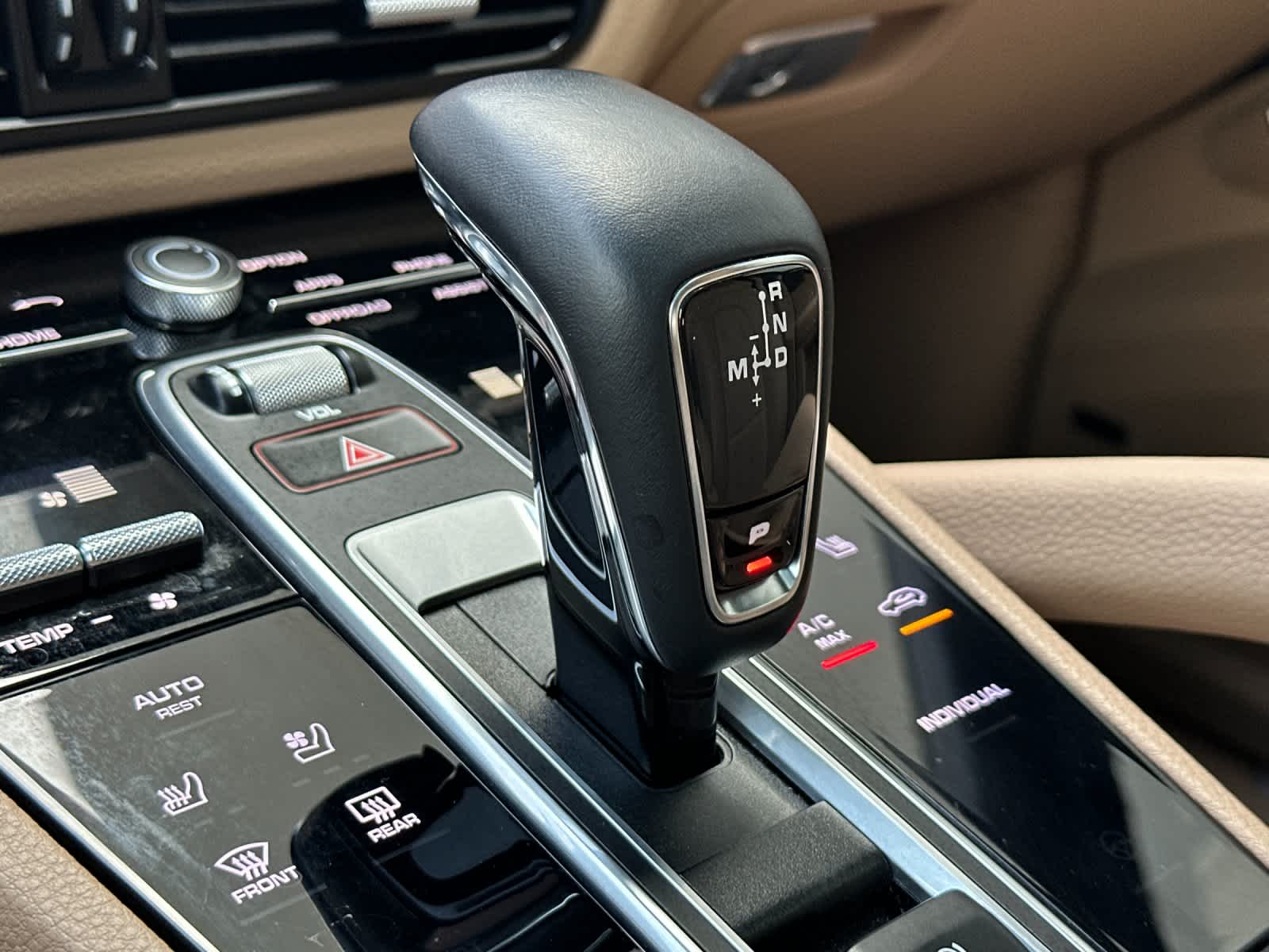 Thumbnail: 2023 Porsche Cayenne - 25